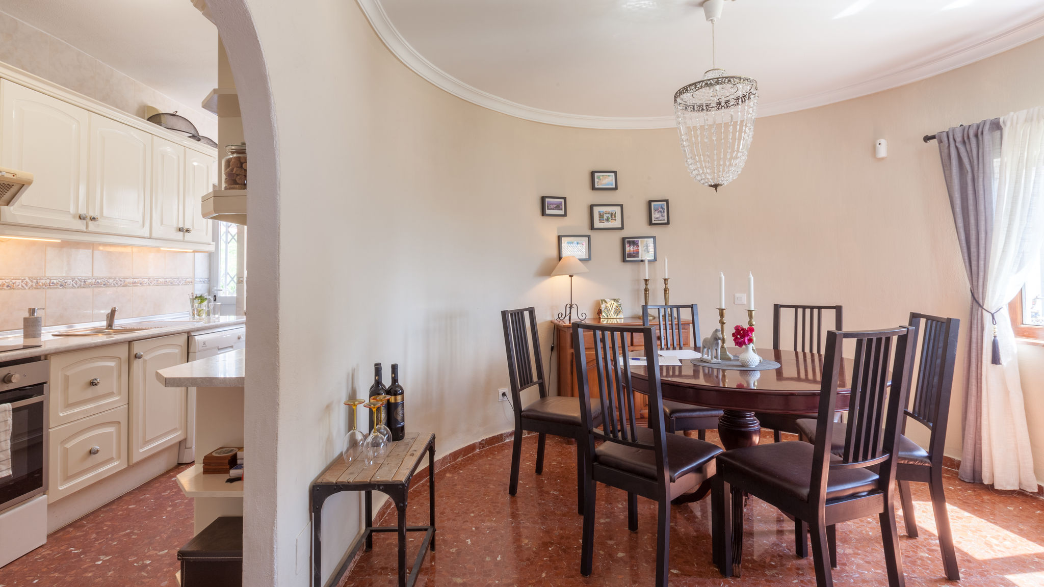 Stunning family villa with pool Ref 156