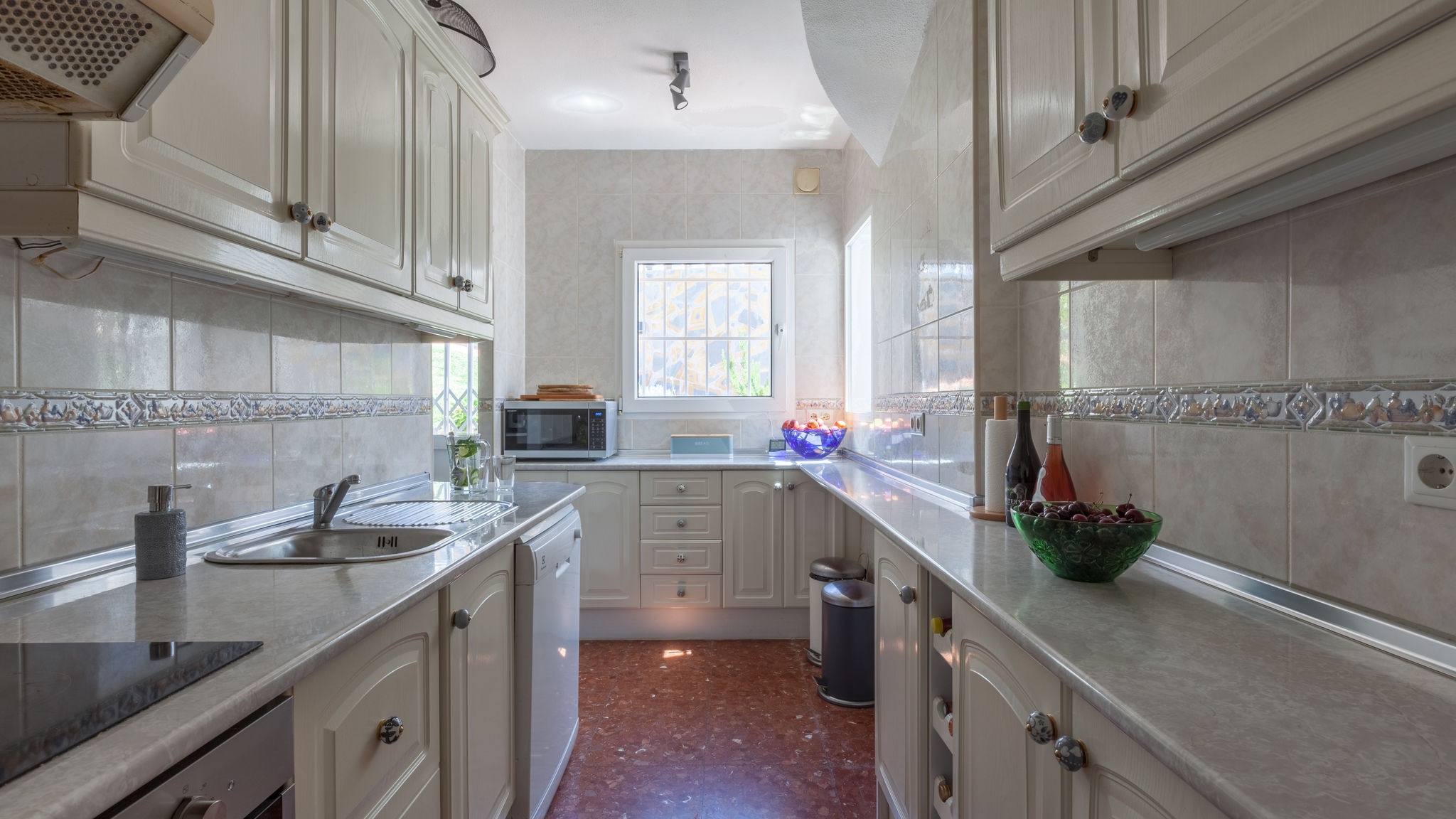 Stunning family villa with pool Ref 156