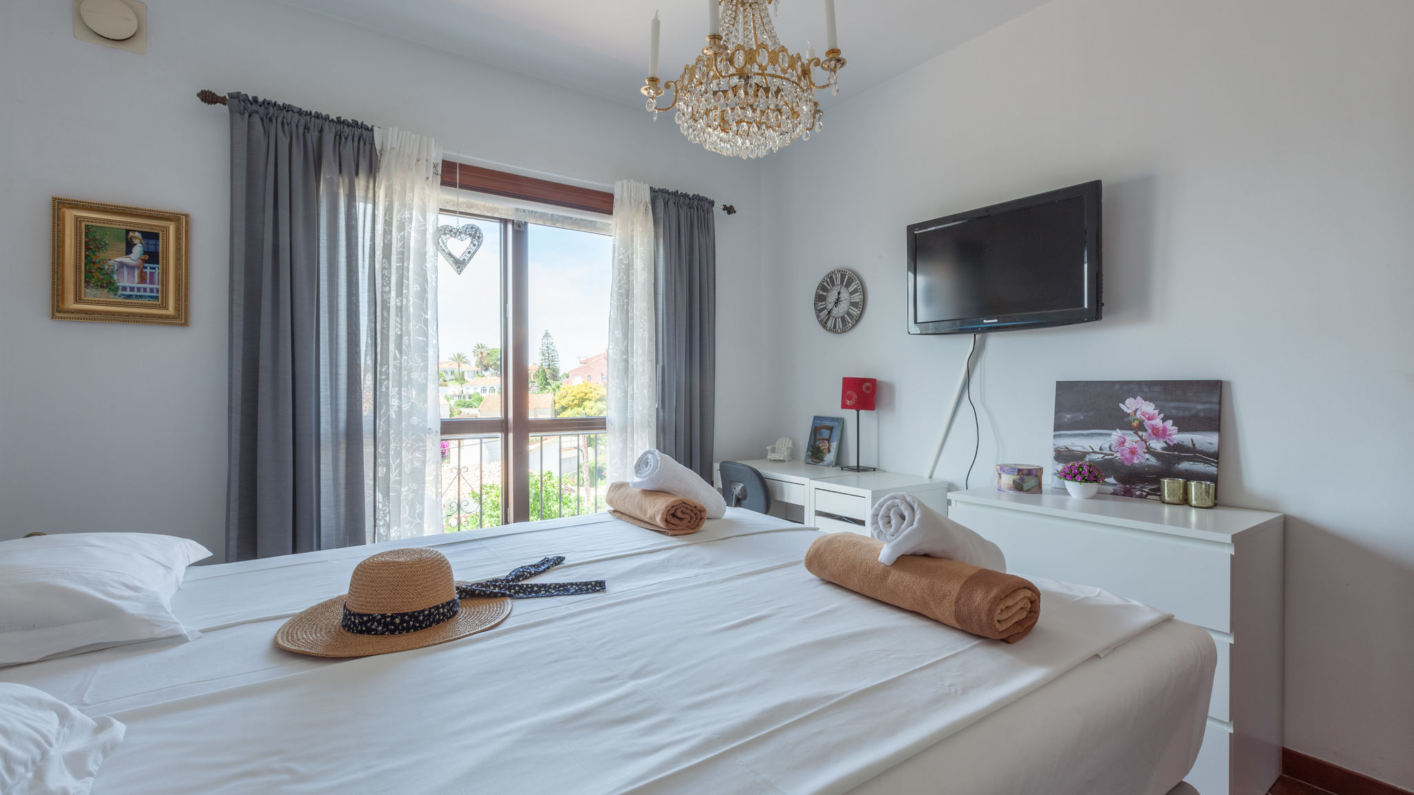 Stunning family villa with pool Ref 156