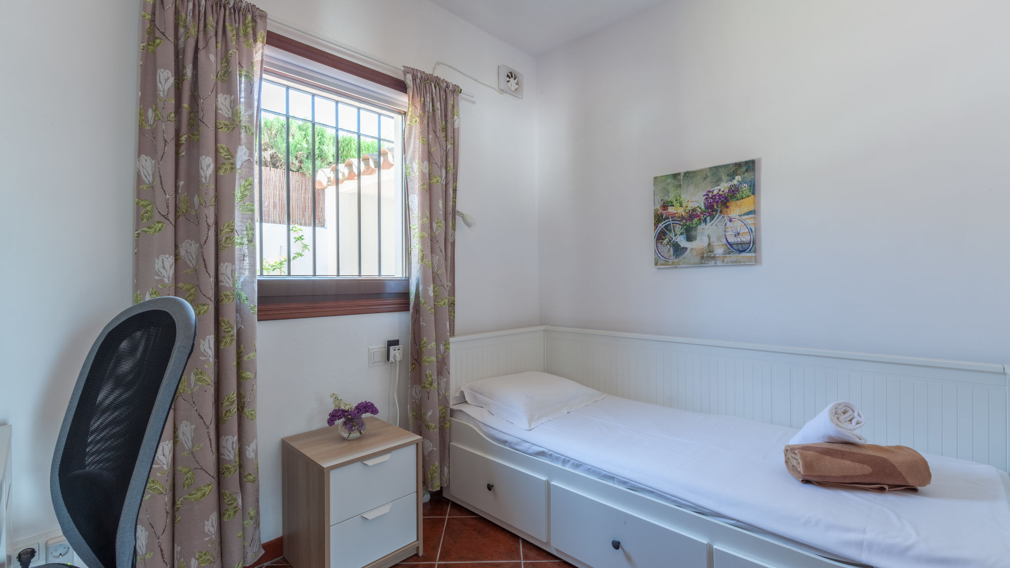 Stunning family villa with pool Ref 156