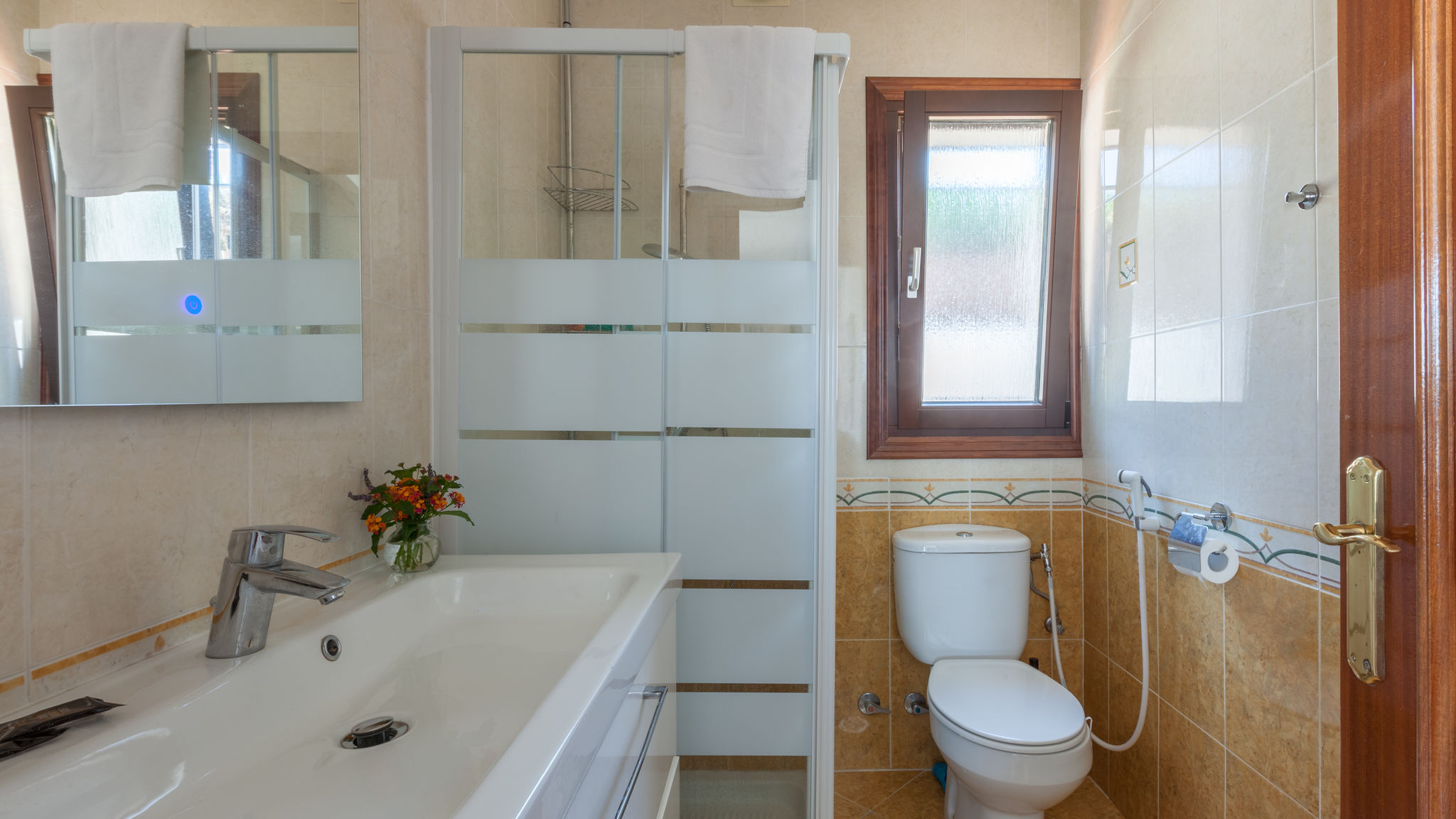Stunning family villa with pool Ref 156