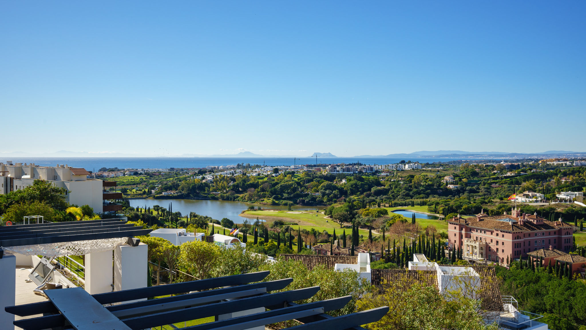 Stunning Apartment with Pool Ref M18