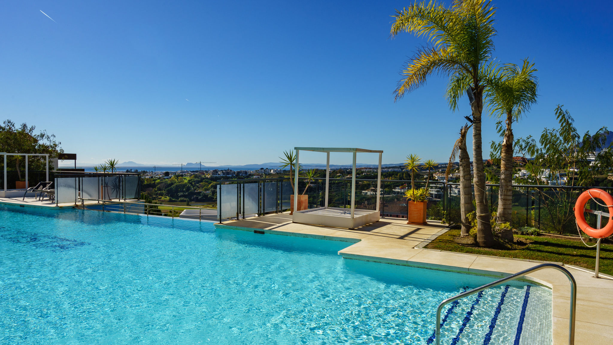 Stunning Apartment with Pool Ref M18