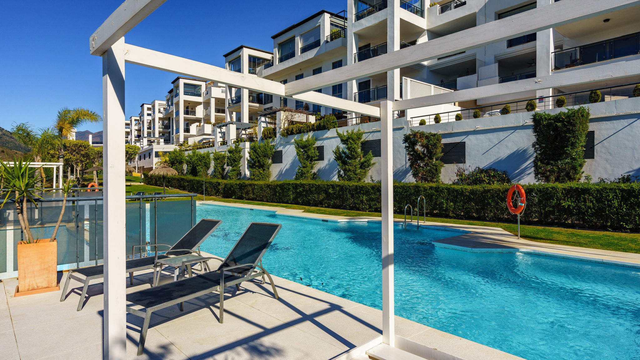 Stunning Apartment with Pool Ref M18