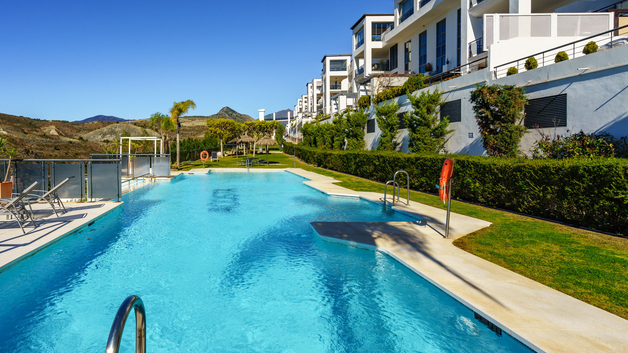 Stunning Apartment with Pool Ref M18
