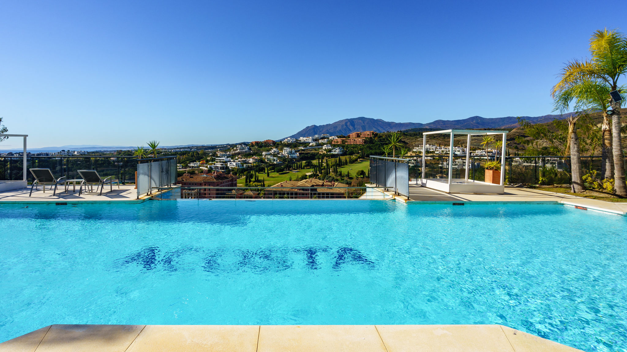 Stunning Apartment with Pool Ref M18