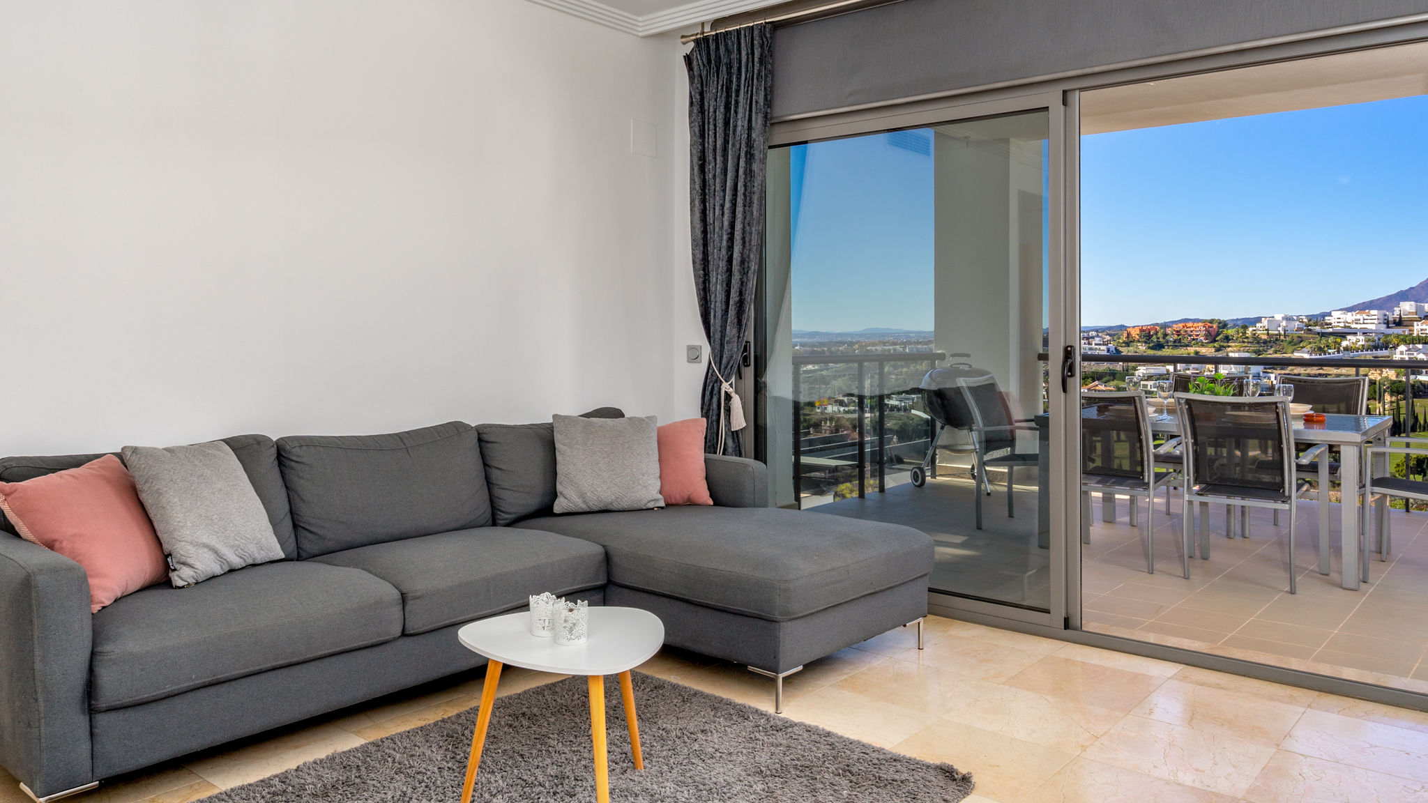 Stunning Apartment with Pool Ref M18