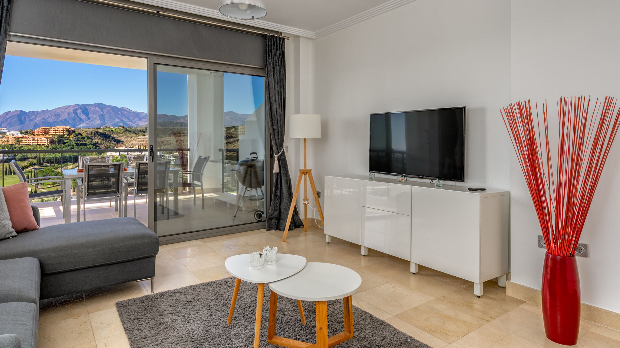 Stunning Apartment with Pool Ref M18