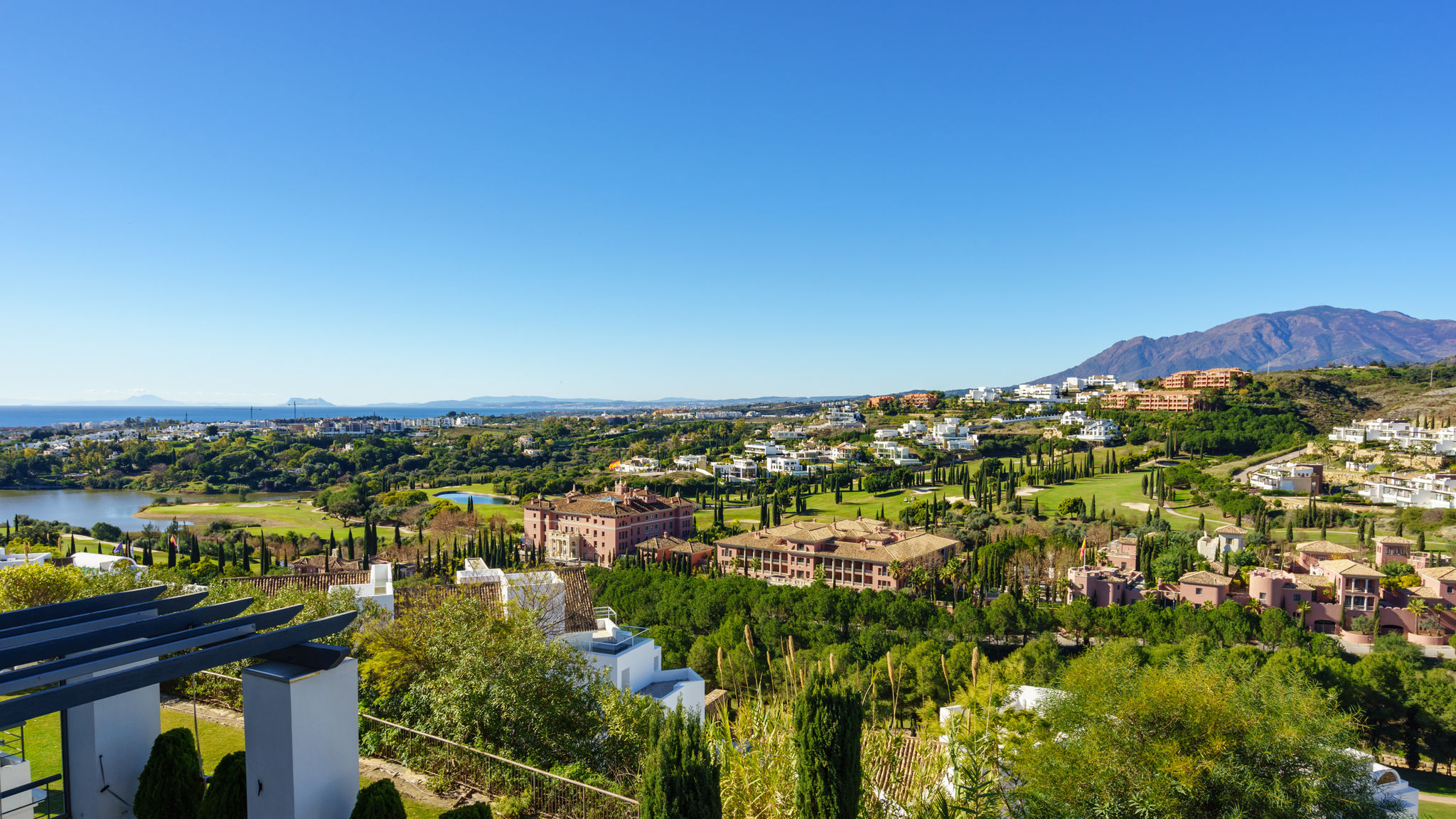Stunning Apartment with Pool Ref M18