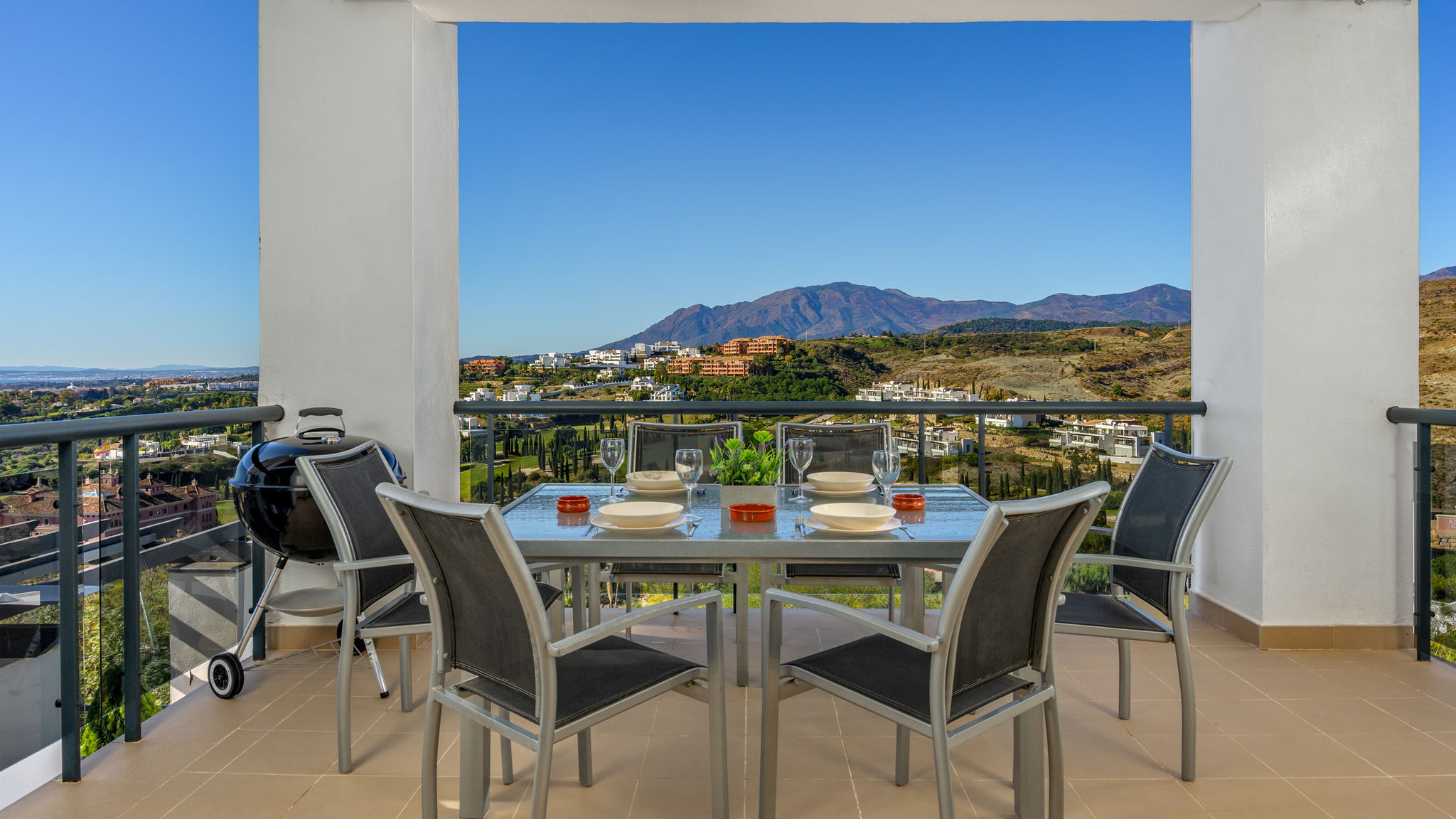 Stunning Apartment with Pool Ref M18