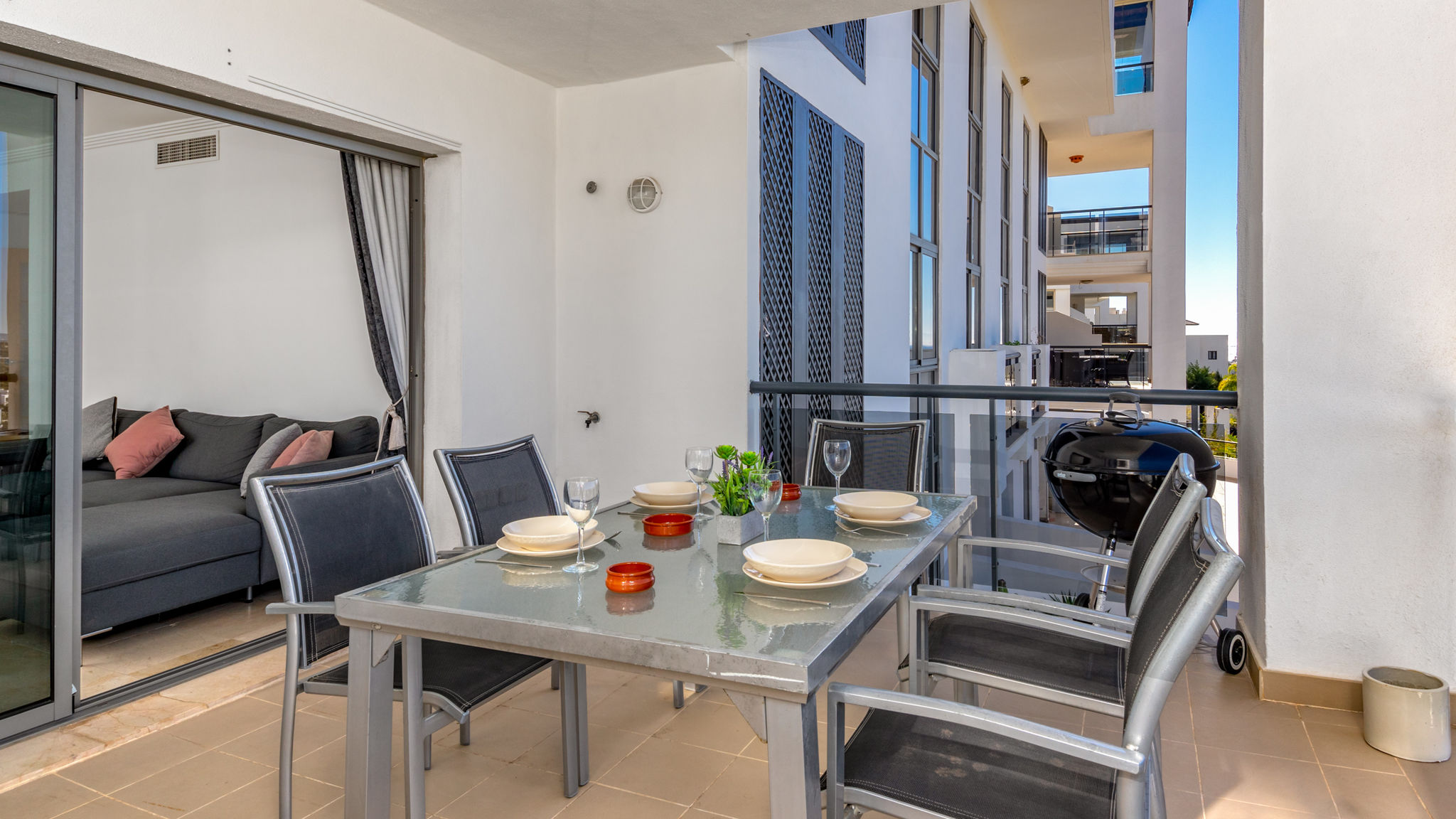 Stunning Apartment with Pool Ref M18