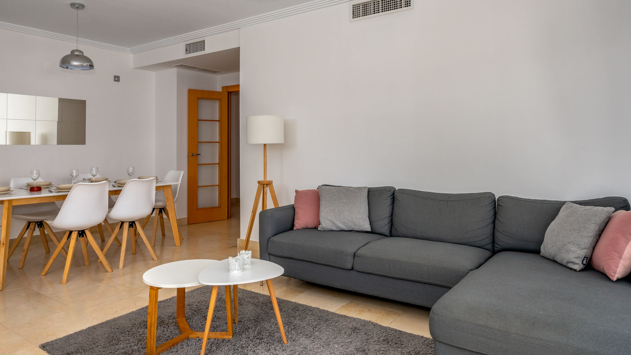 Stunning Apartment with Pool Ref M18