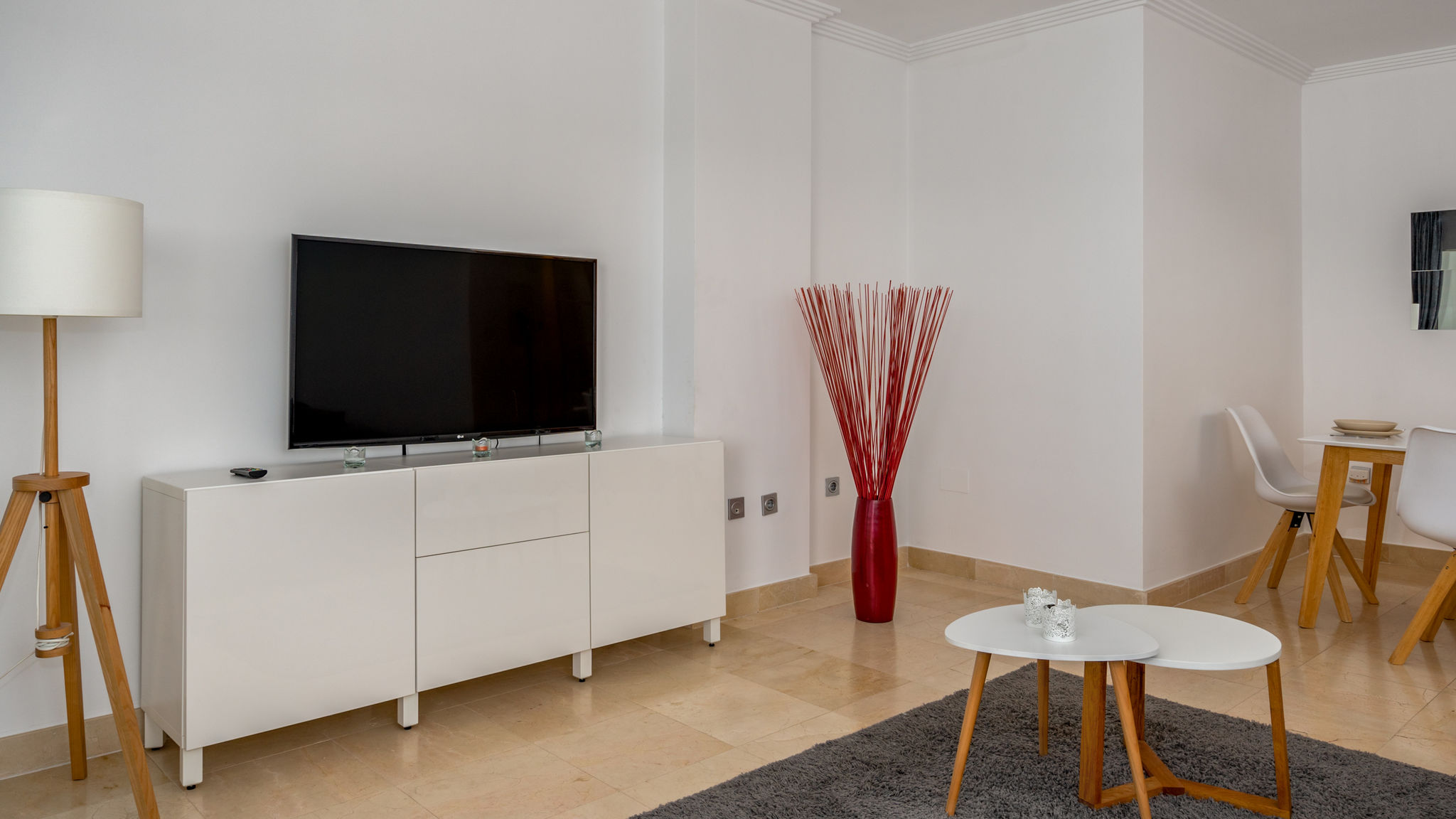 Stunning Apartment with Pool Ref M18