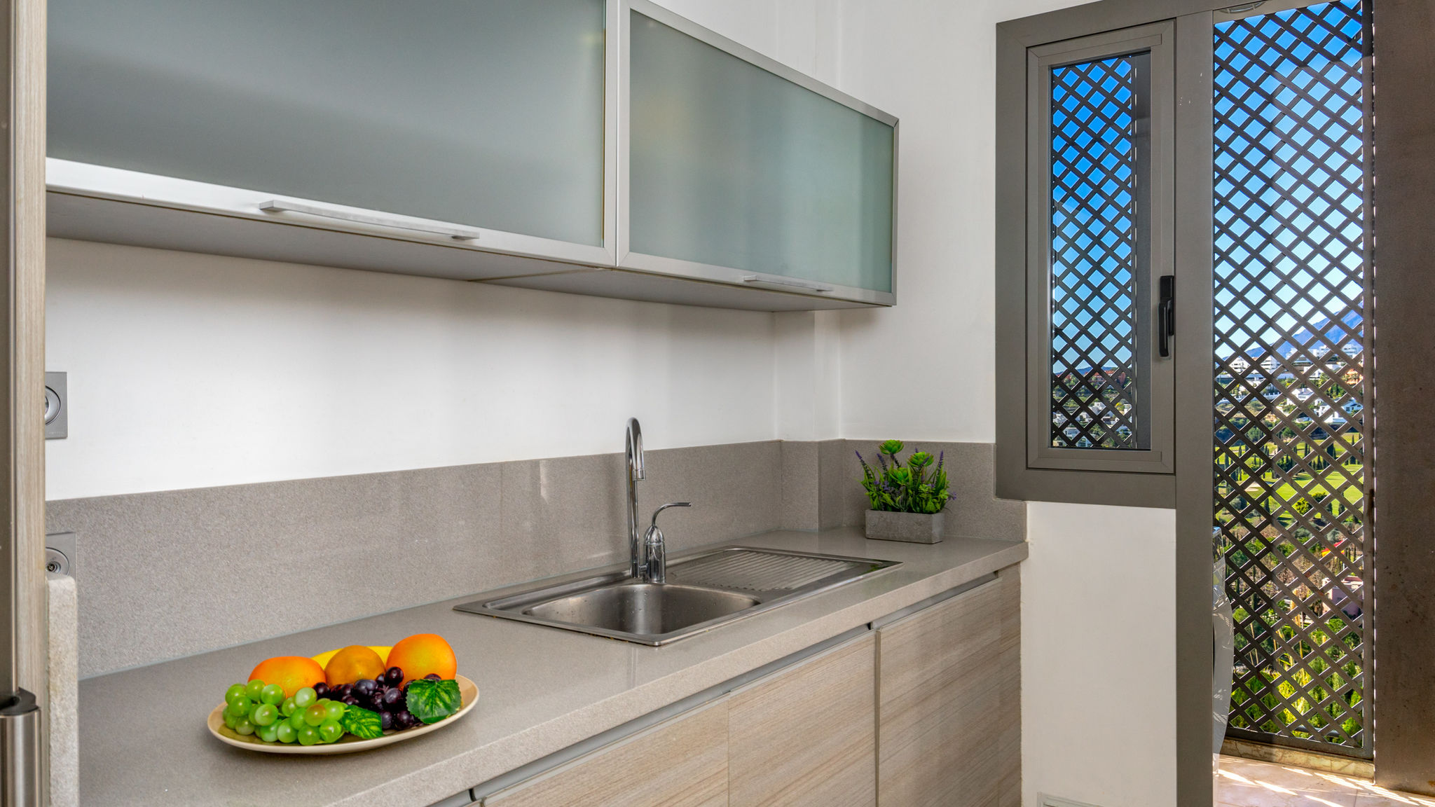 Stunning Apartment with Pool Ref M18
