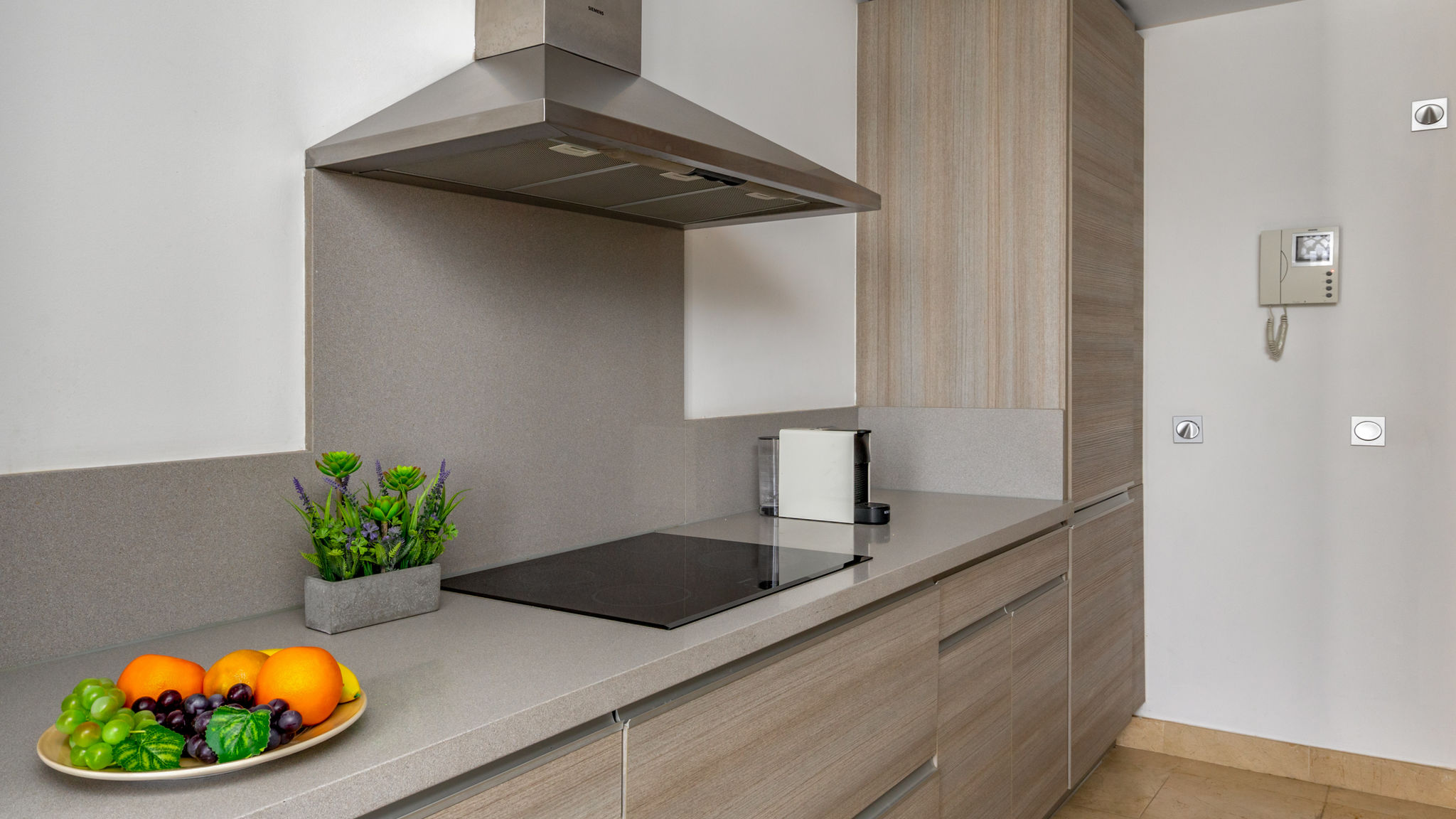 Stunning Apartment with Pool Ref M18