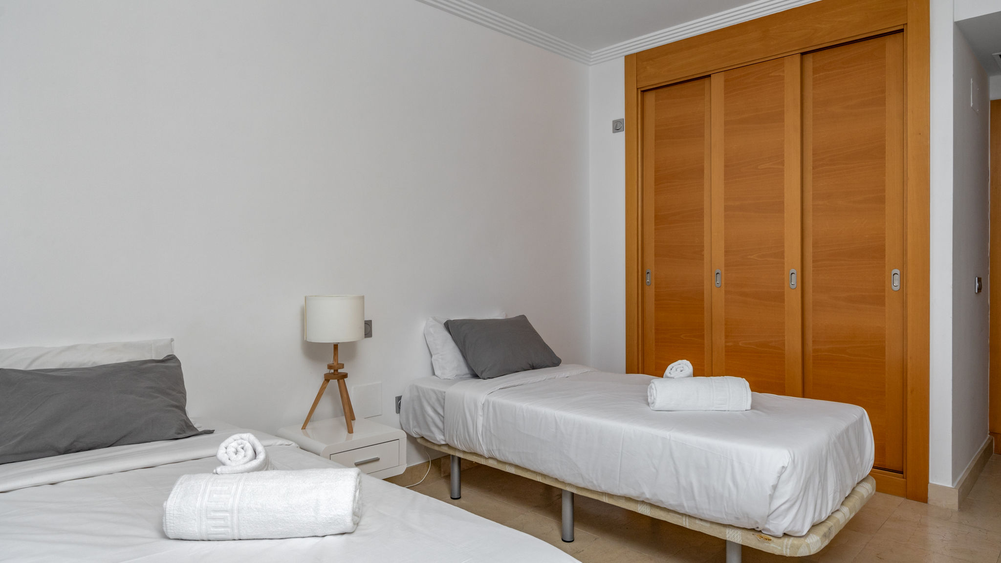 Stunning Apartment with Pool Ref M18
