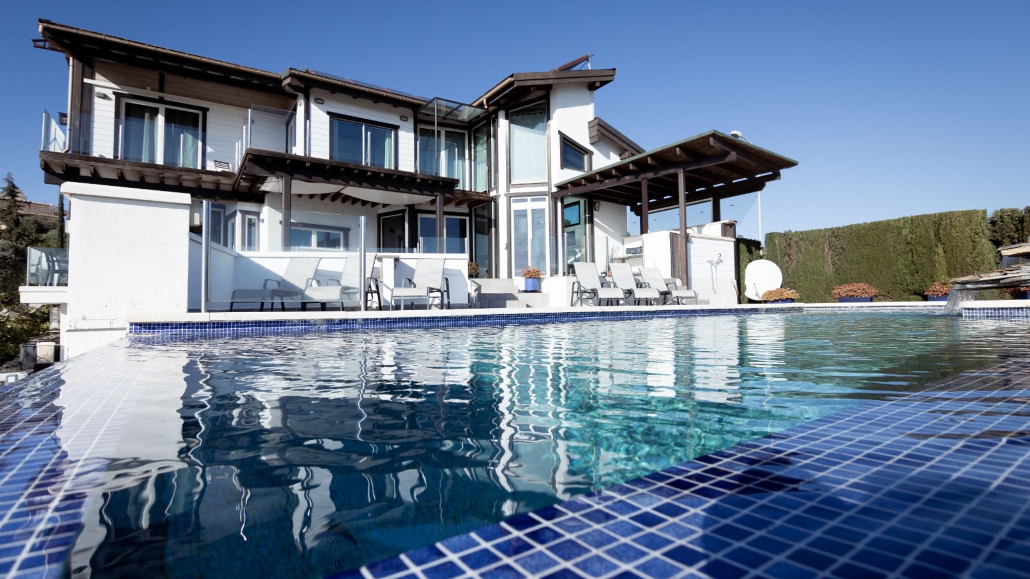 Marvellous villa with pool and sauna Ref 197