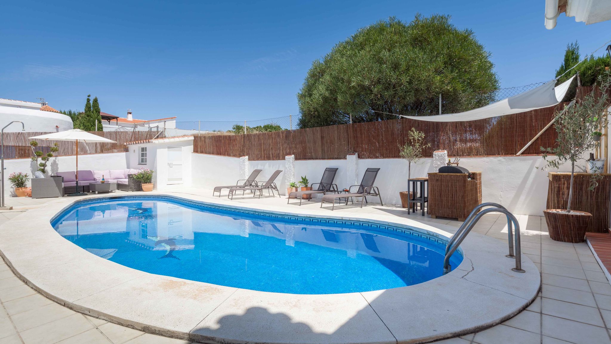 Stunning family villa with pool Ref 156