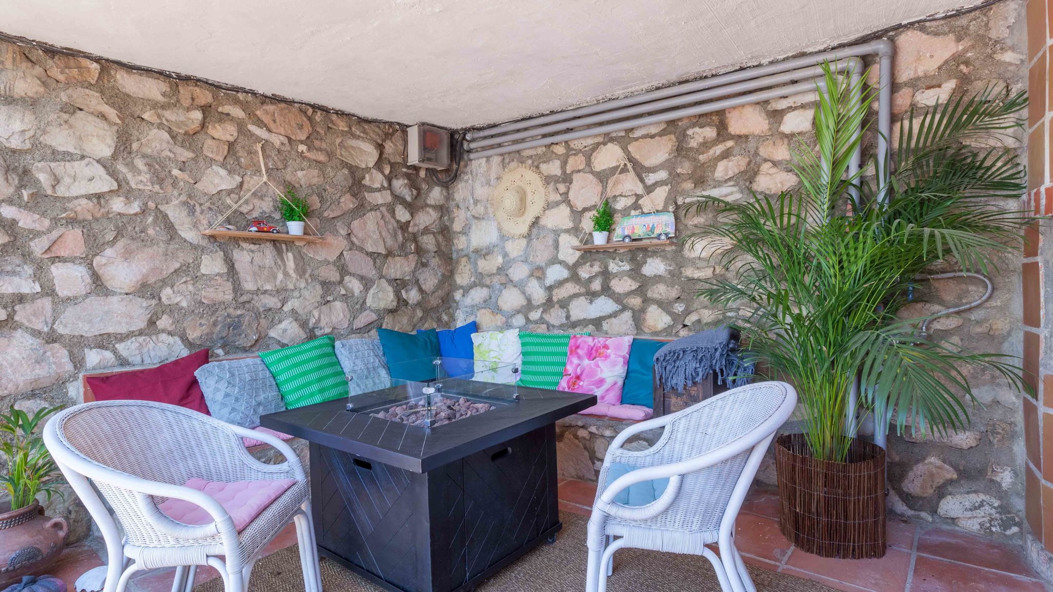 Stunning family villa with pool Ref 156