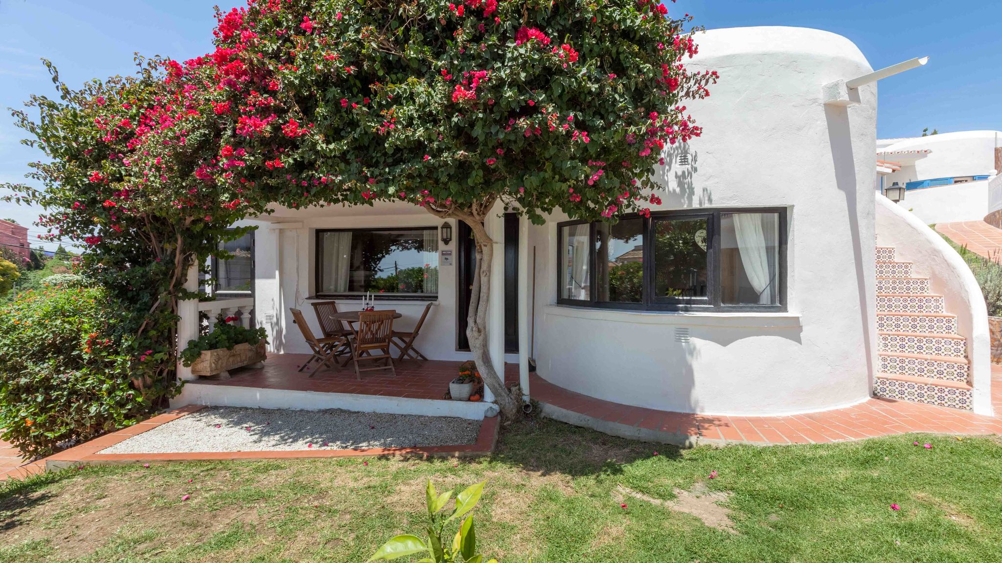 Stunning family villa with pool Ref 156