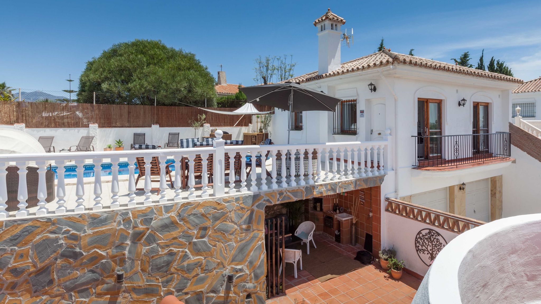 Stunning family villa with pool Ref 156