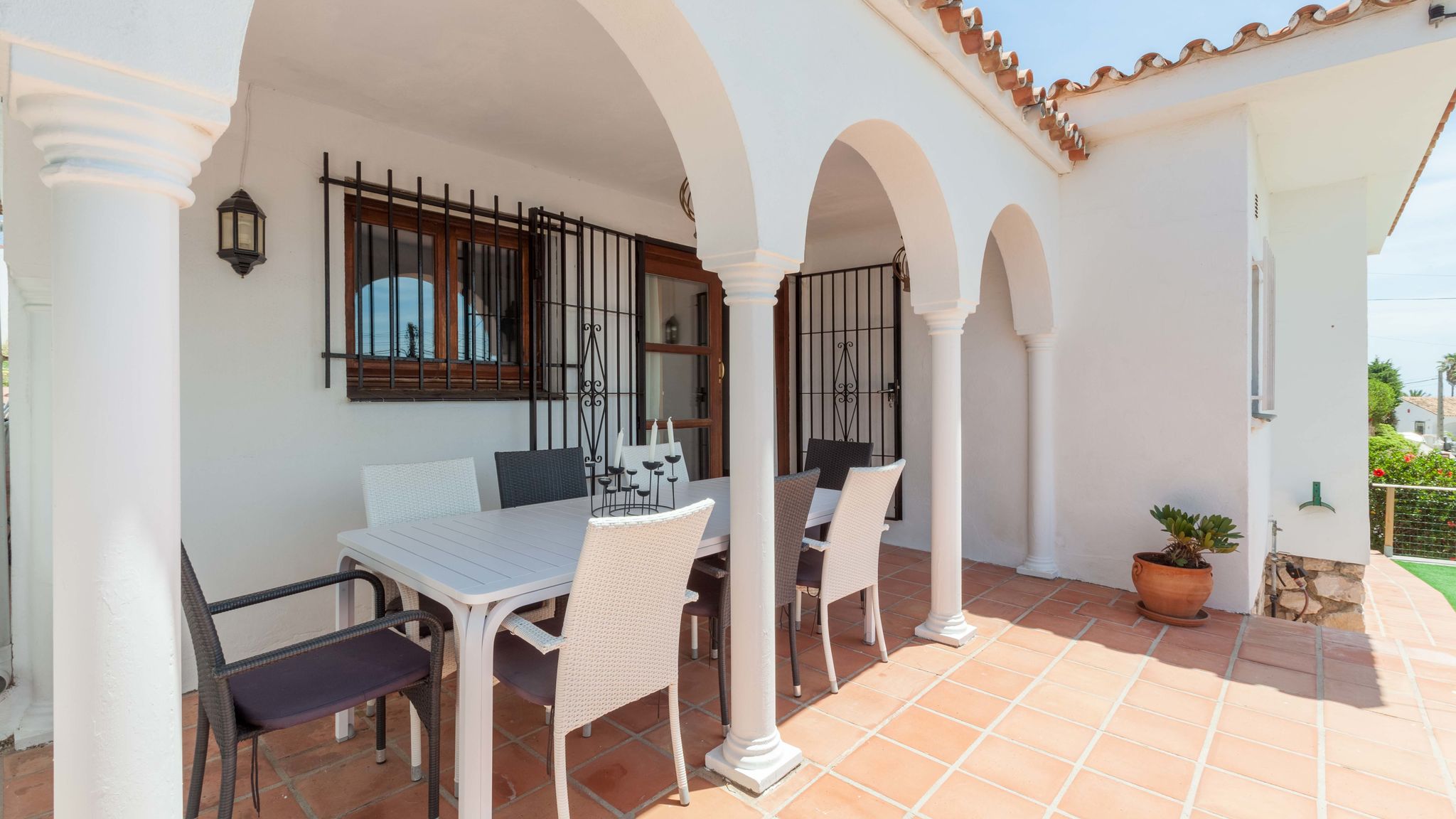Stunning family villa with pool Ref 156