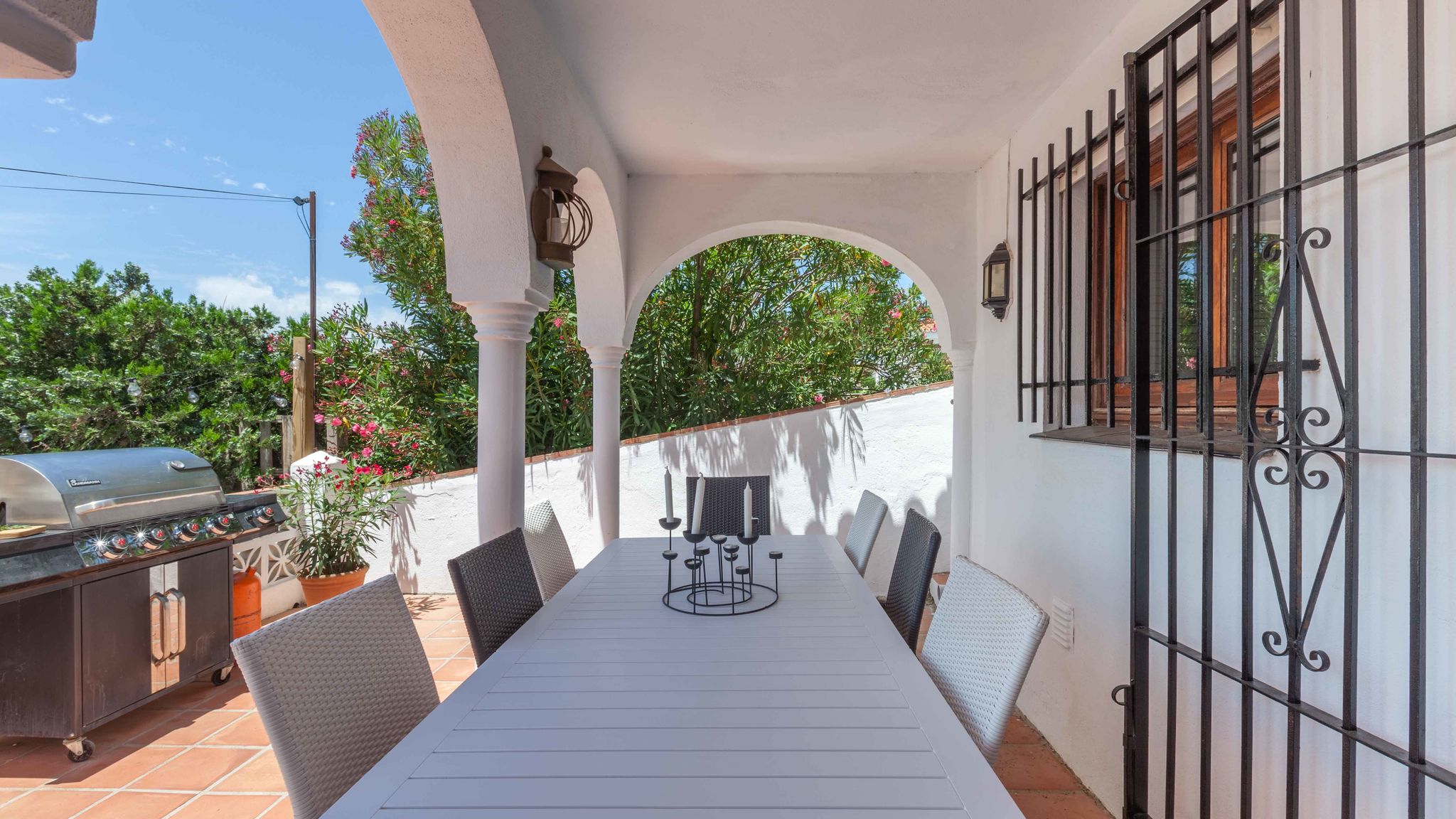 Stunning family villa with pool Ref 156