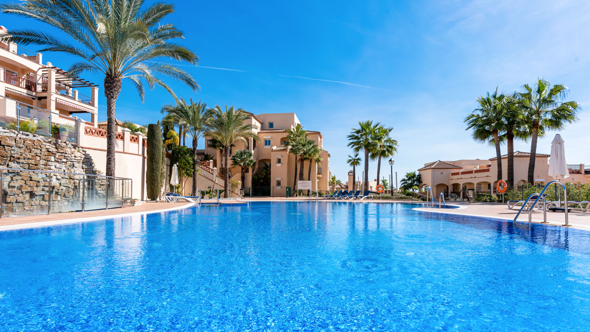 Lovely seaview flat with pool Ref M17
