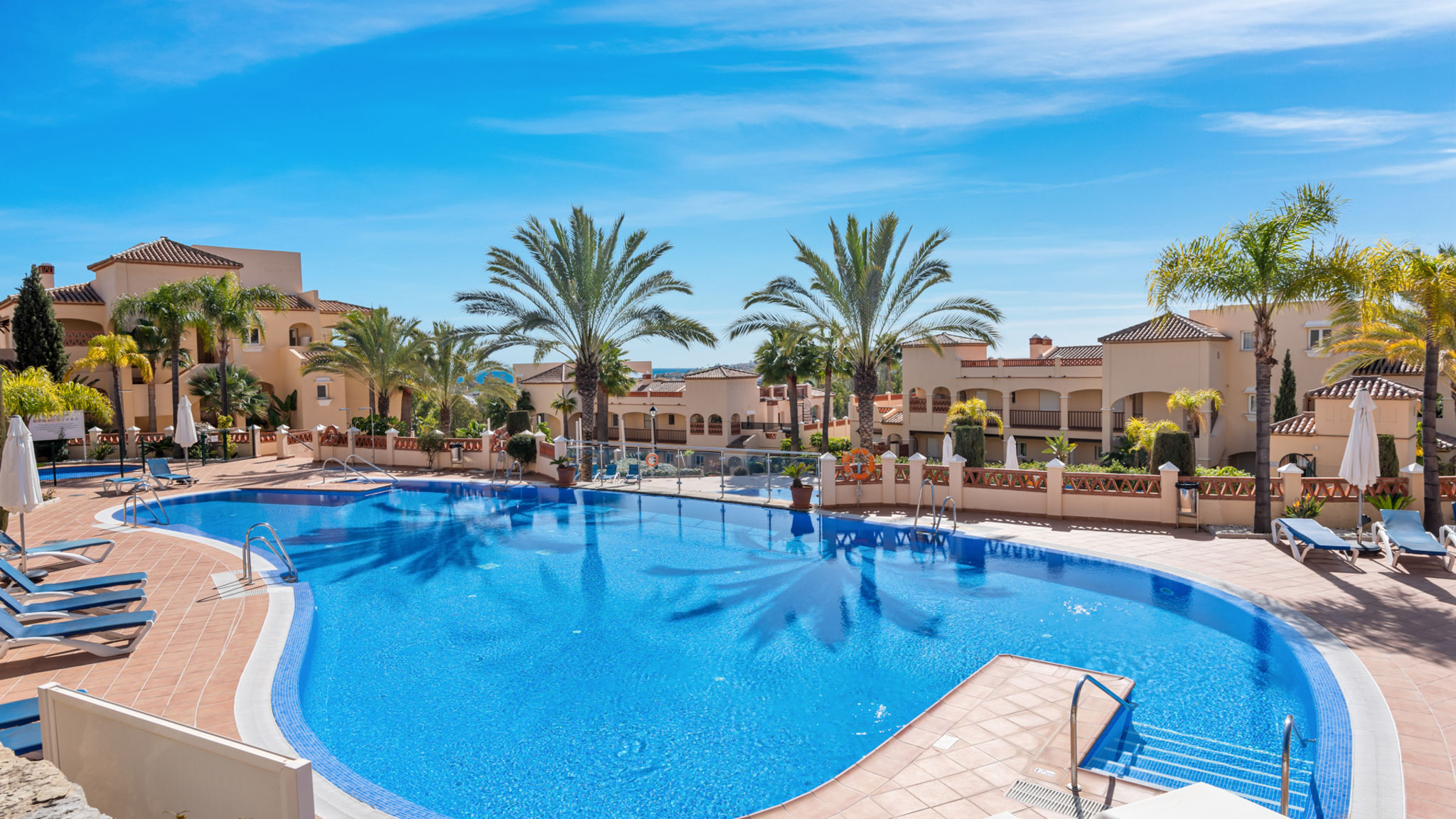 Lovely seaview flat with pool Ref M17