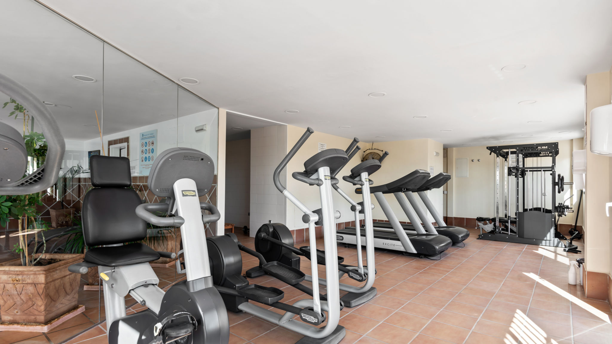 Lovely seaview flat with pool Ref M17