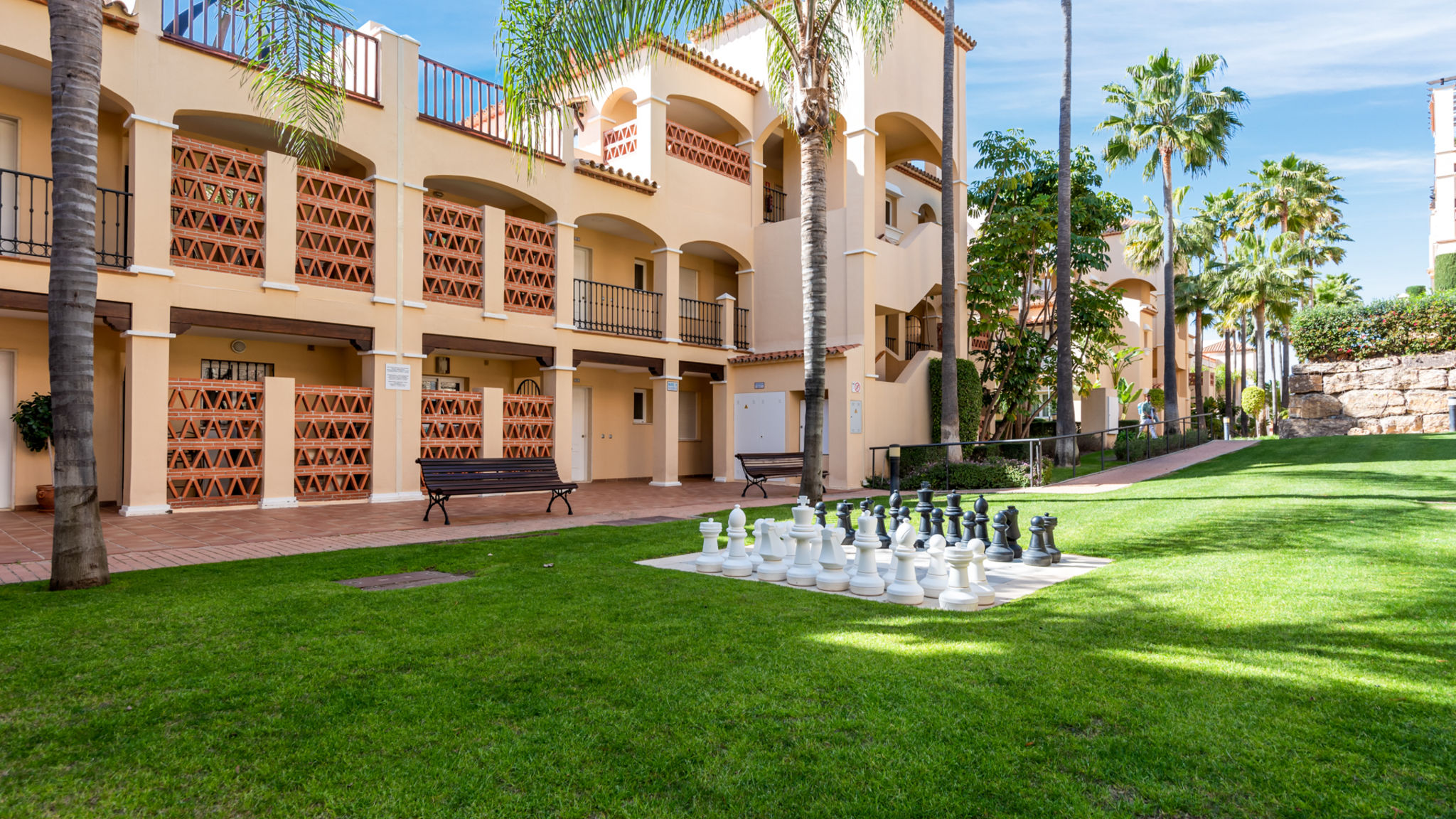 Lovely seaview flat with pool Ref M17