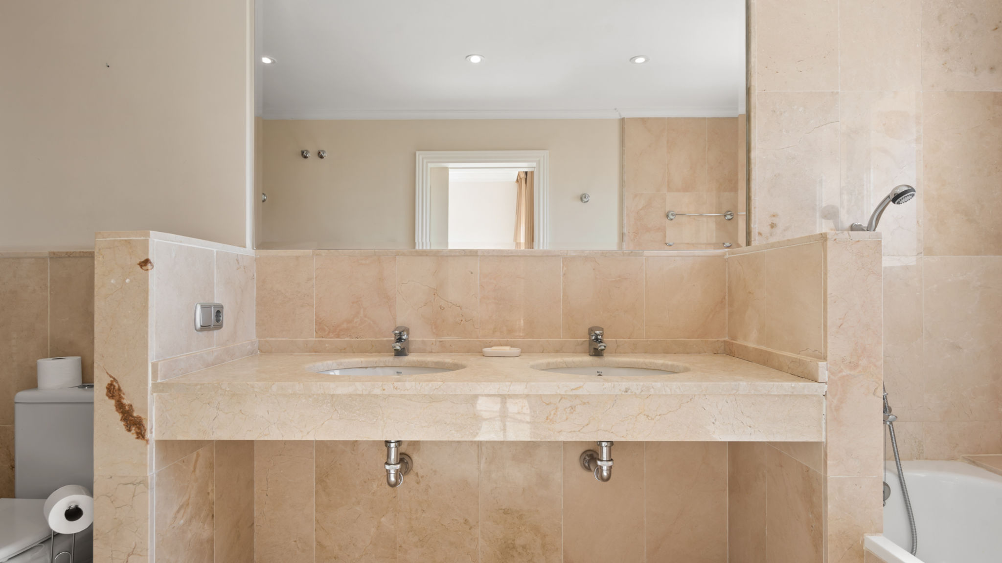 Lovely seaview flat with pool Ref M17