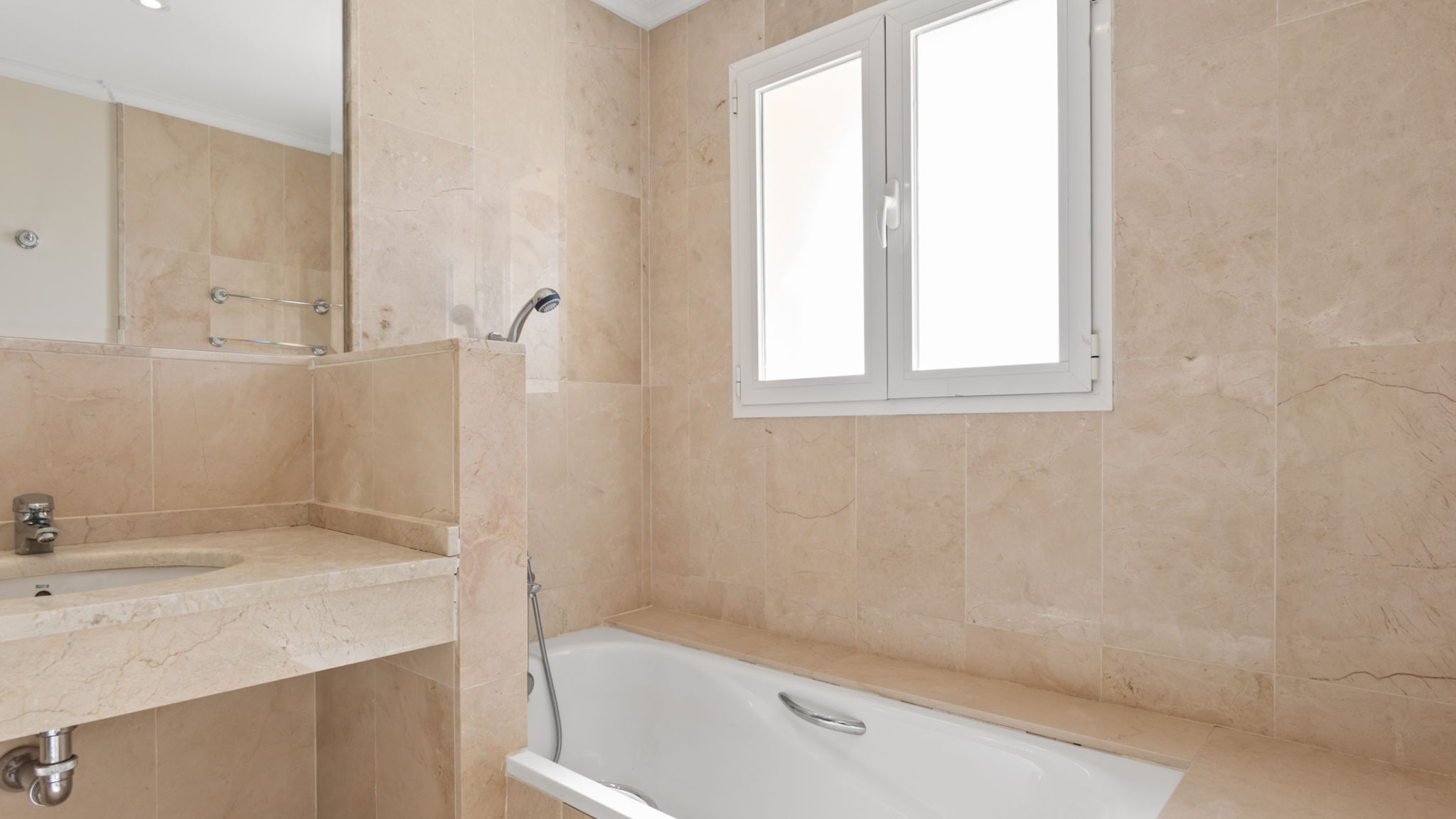 Lovely seaview flat with pool Ref M17