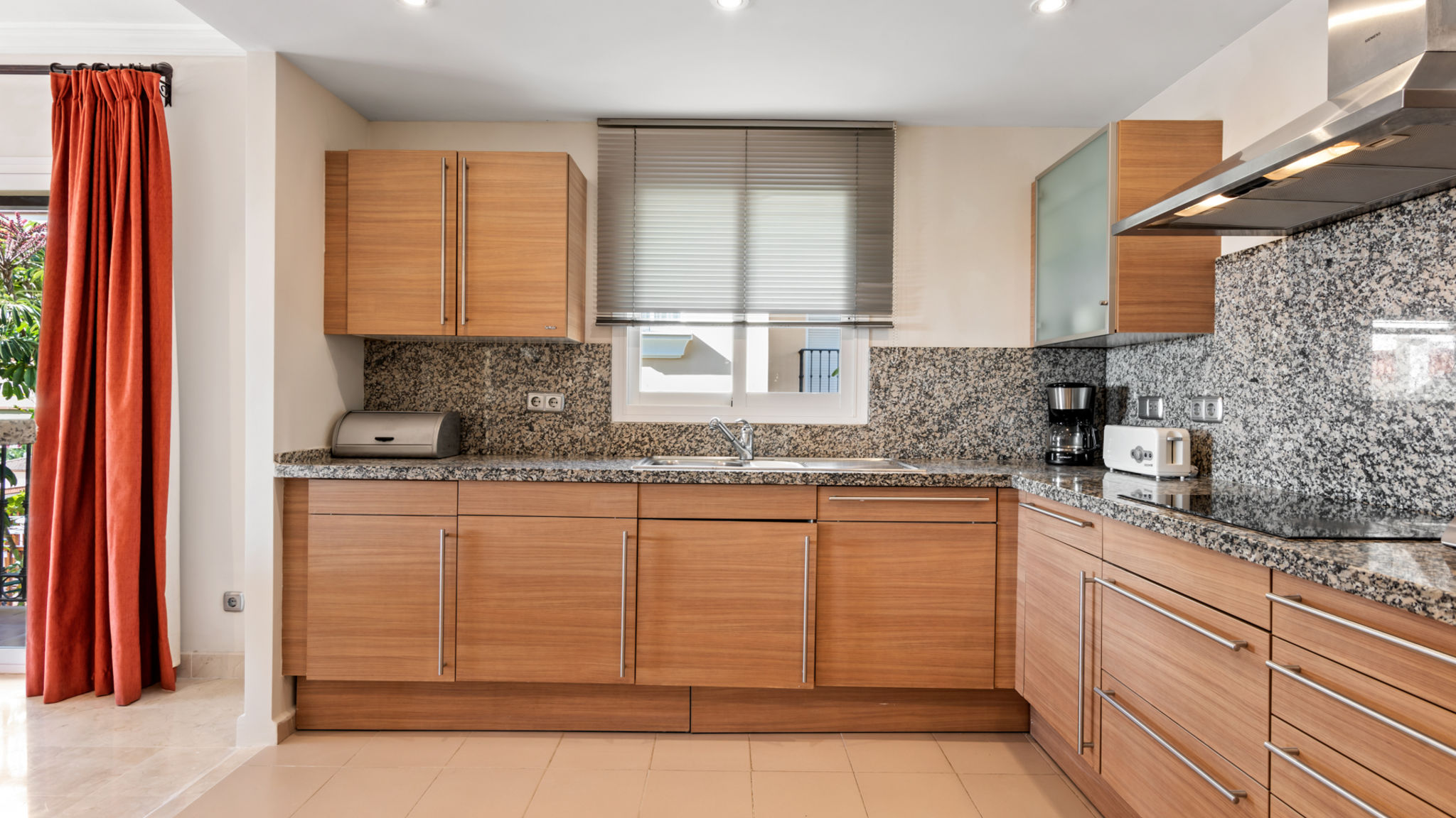 Lovely seaview flat with pool Ref M17