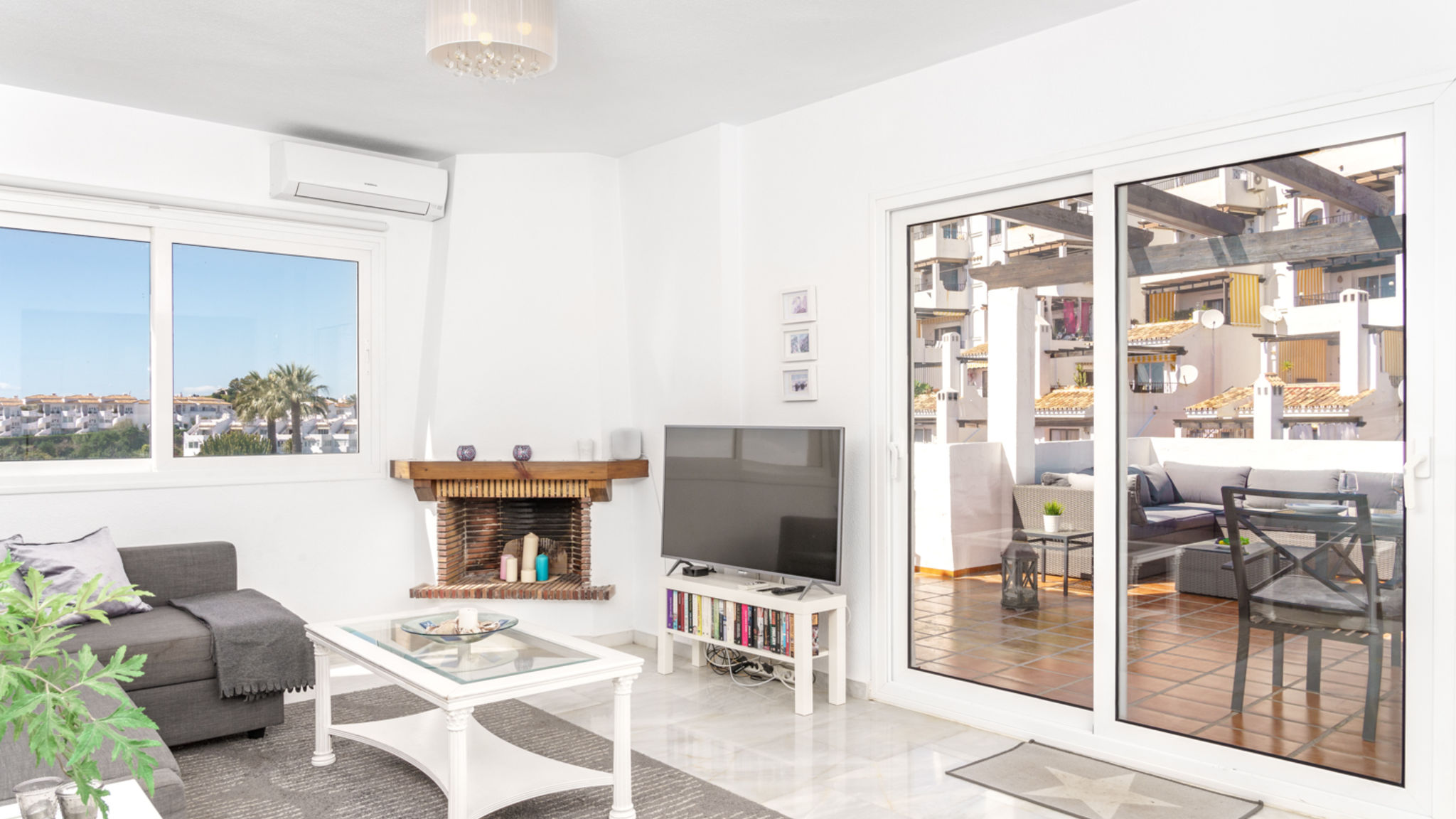 Stunning apartment with terrace and pool by Costarentals - Ref 71