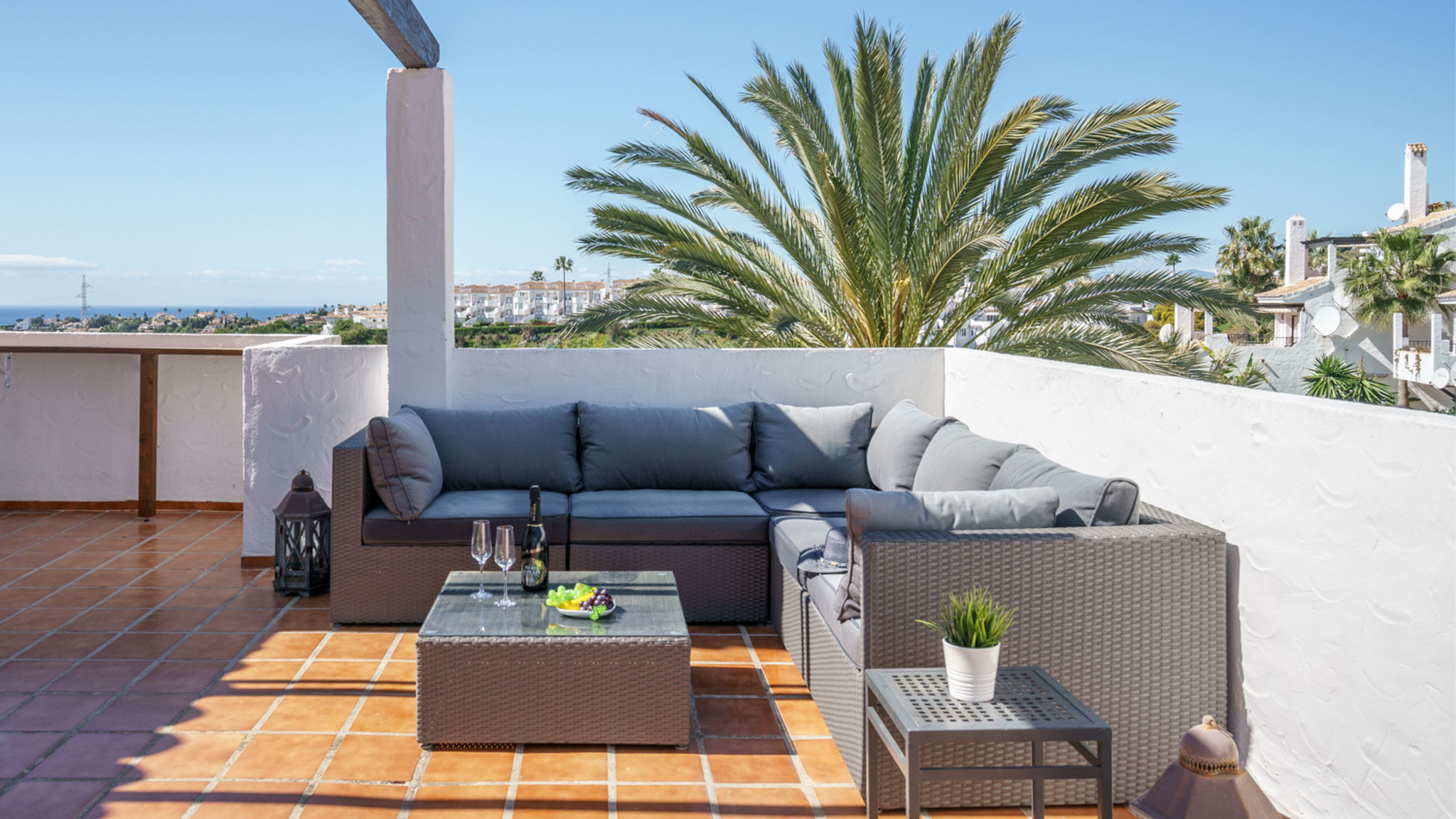 Stunning apartment with terrace and pool by Costarentals - Ref 71