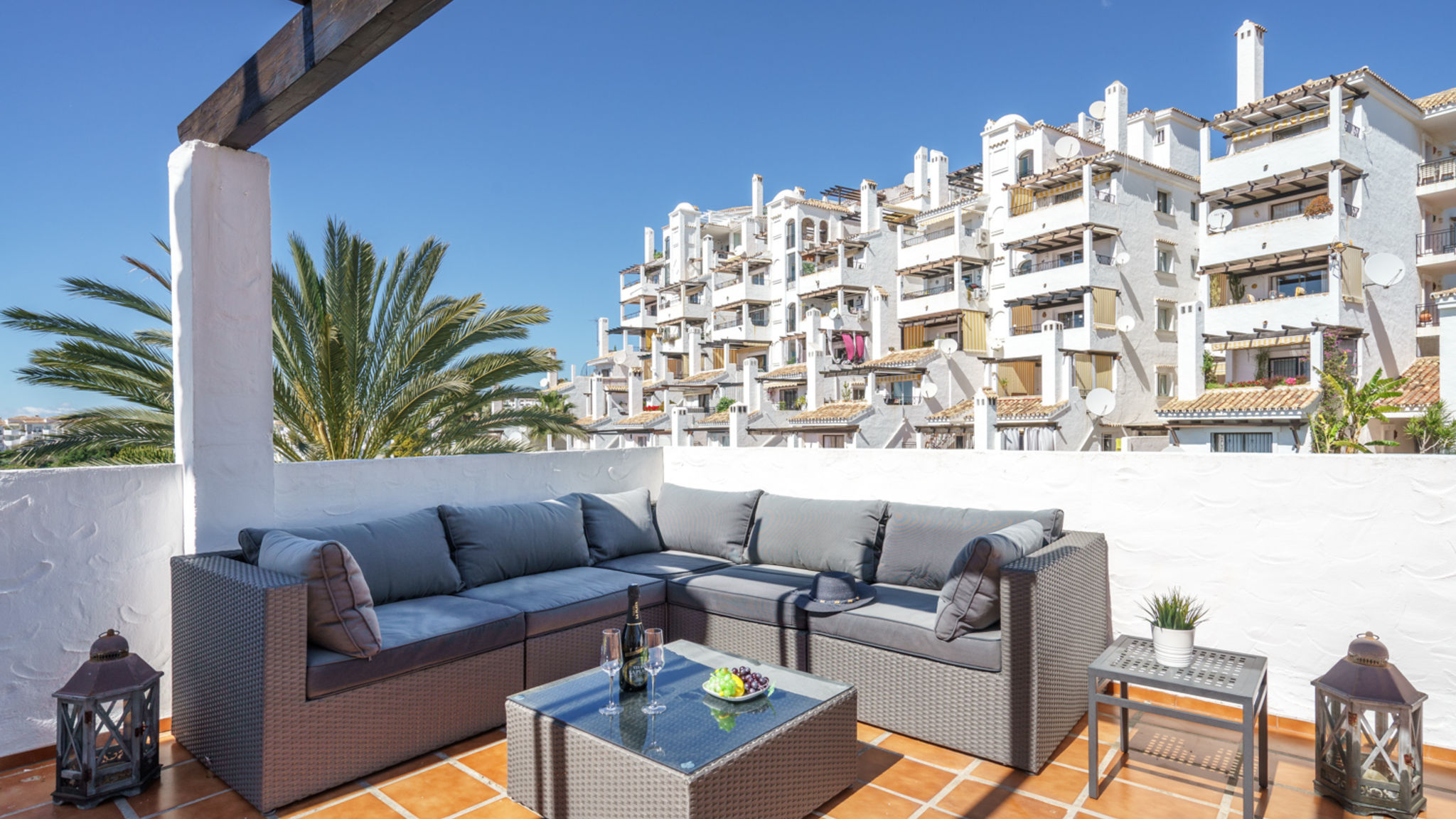 Stunning apartment with terrace and pool by Costarentals - Ref 71