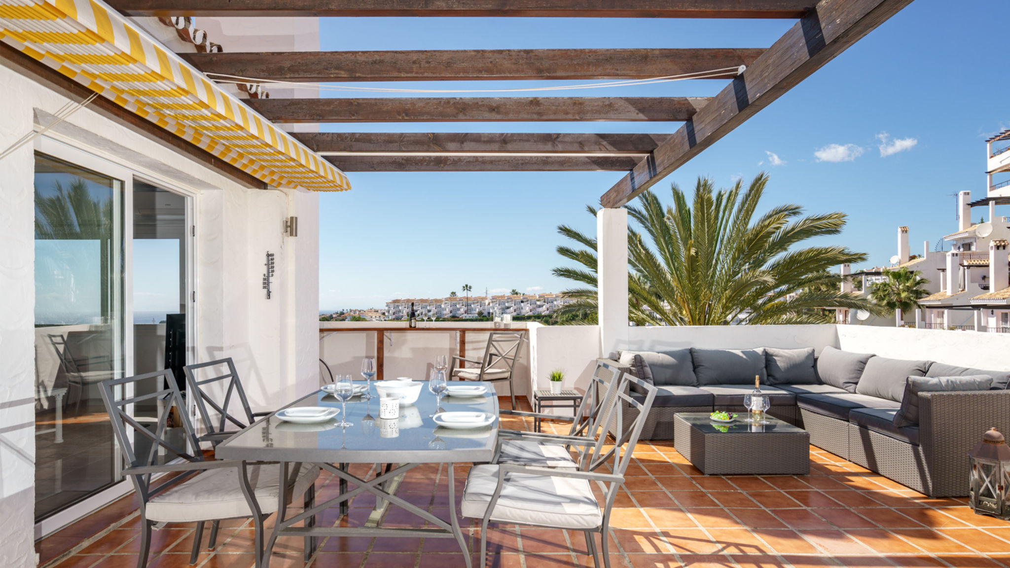 Stunning apartment with terrace and pool by Costarentals - Ref 71