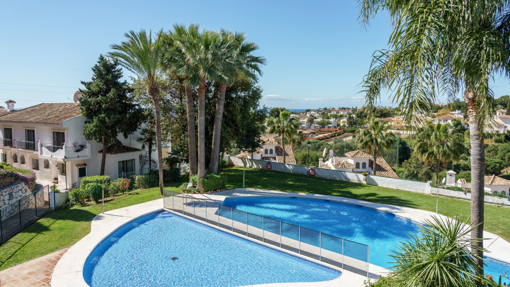 Stunning apartment with terrace and pool by Costarentals - Ref 71