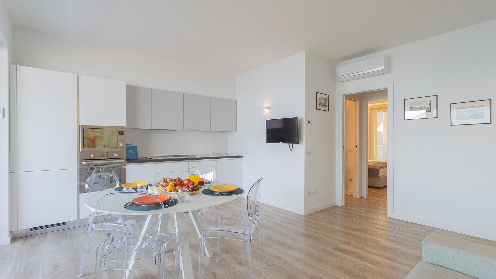 RentAllComo Vercana Valarin Milano, Luxury Apartment & Wellness