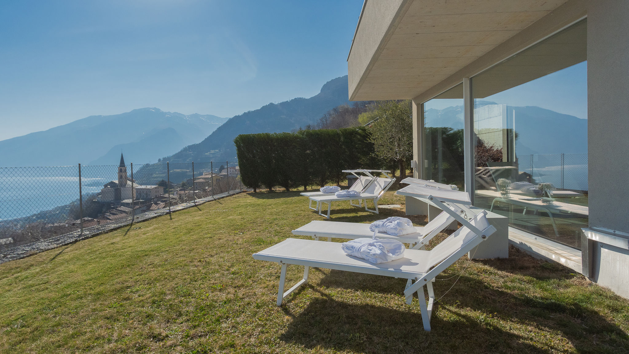 RentAllComo Vercana Valarin Milano, Luxury Apartment & Wellness