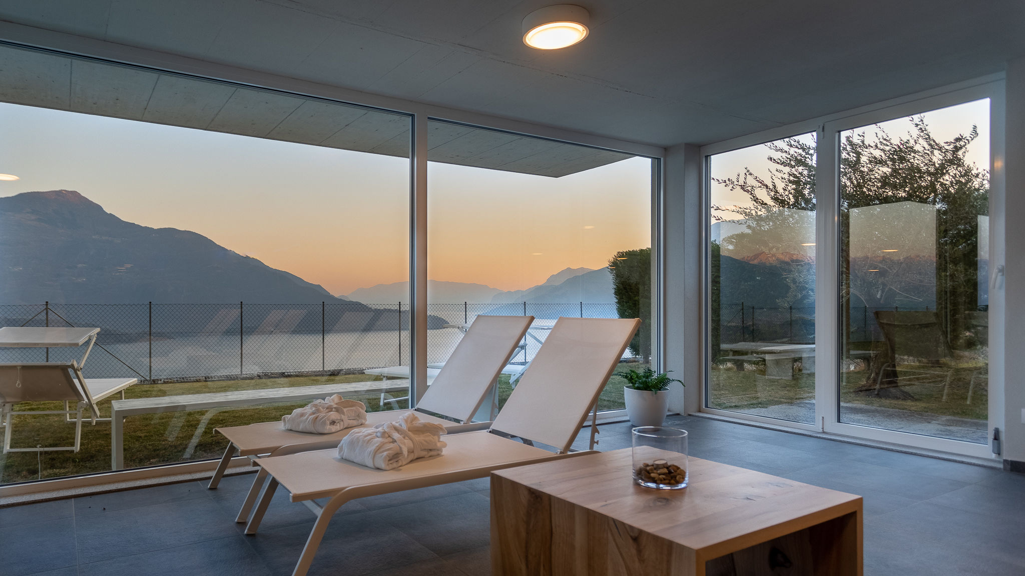 RentAllComo Vercana Valarin Milano, Luxury Apartment & Wellness