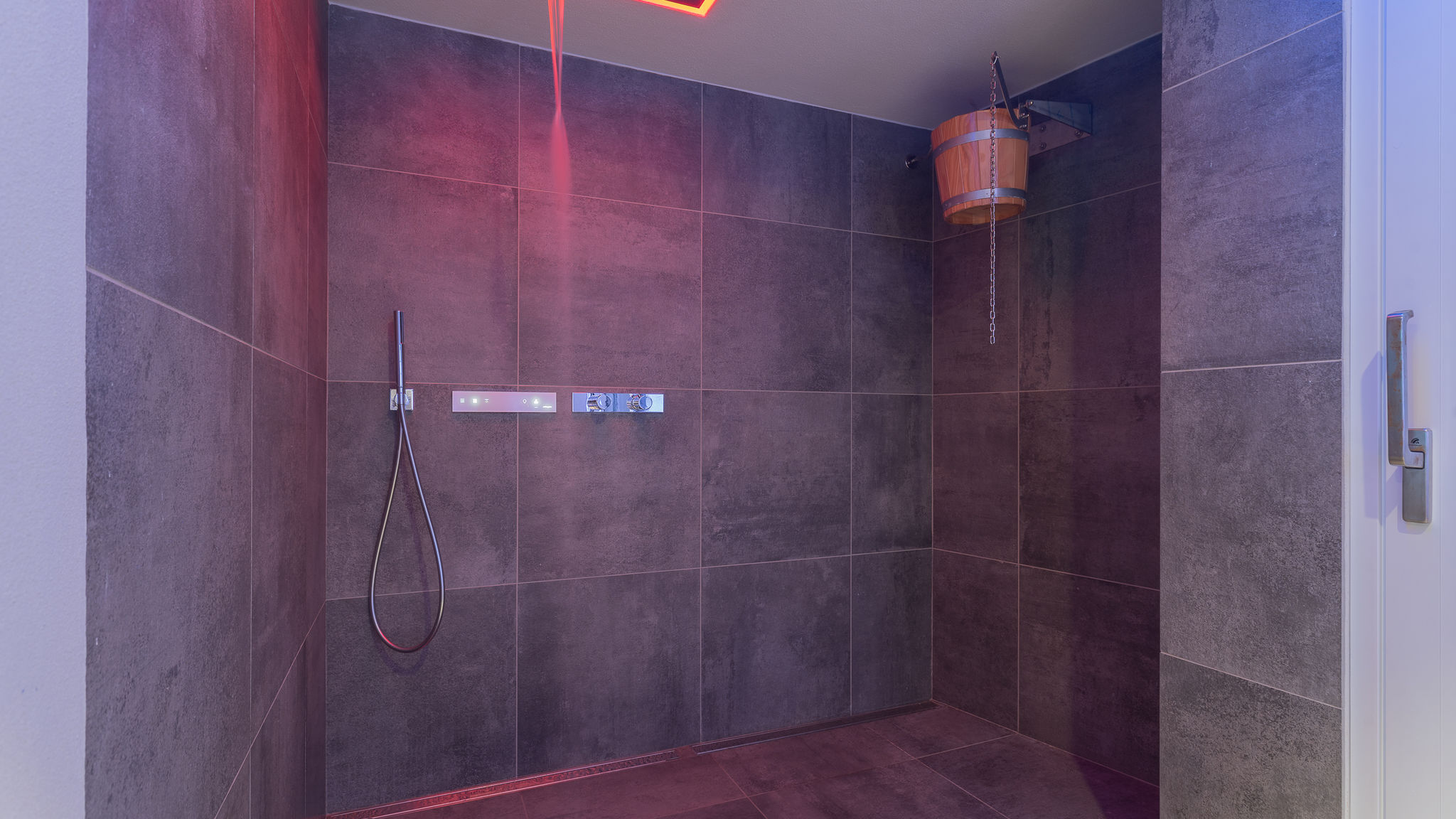 RentAllComo Vercana Valarin Milano, Luxury Apartment & Wellness