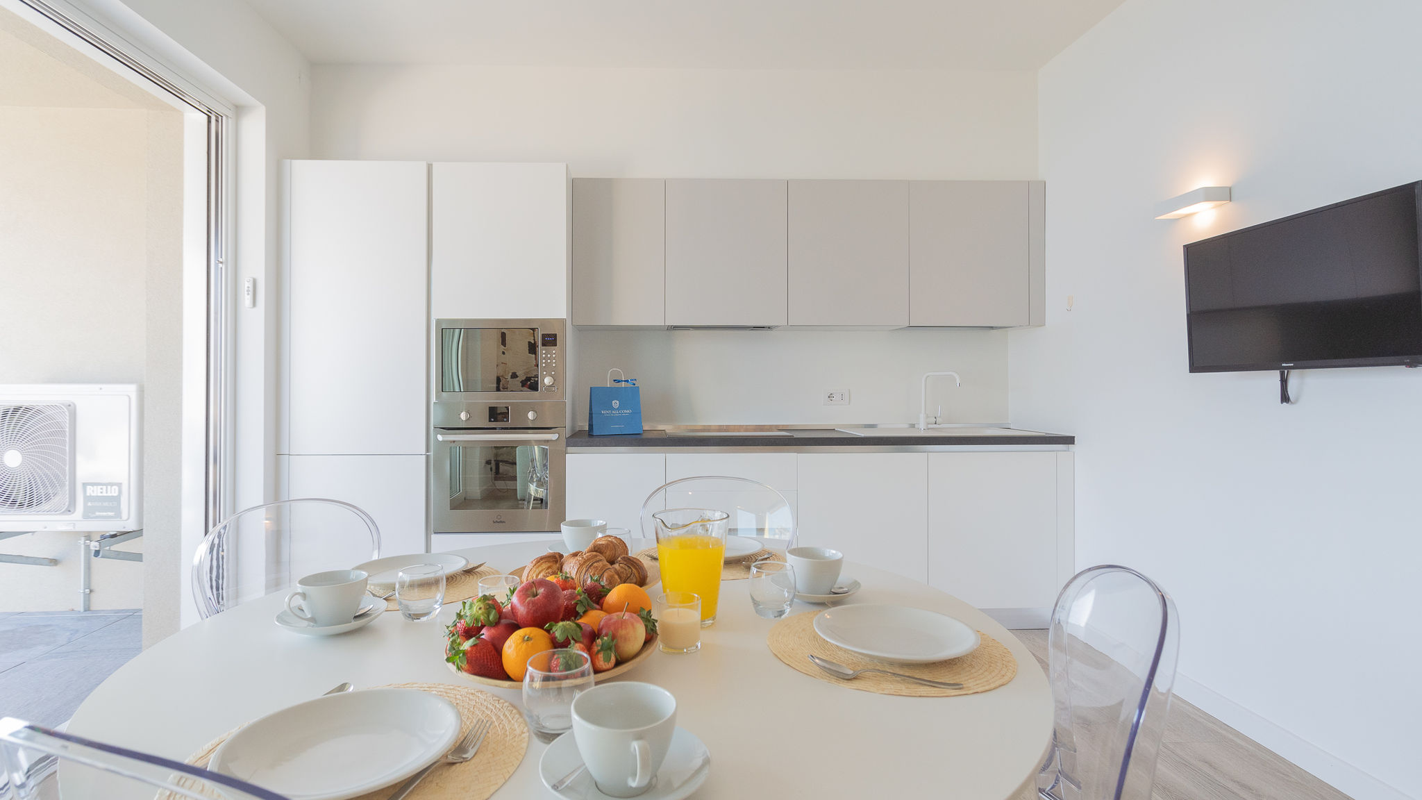 RentAllComo Vercana Valarin Roma, Luxury Apartment & Wellness 