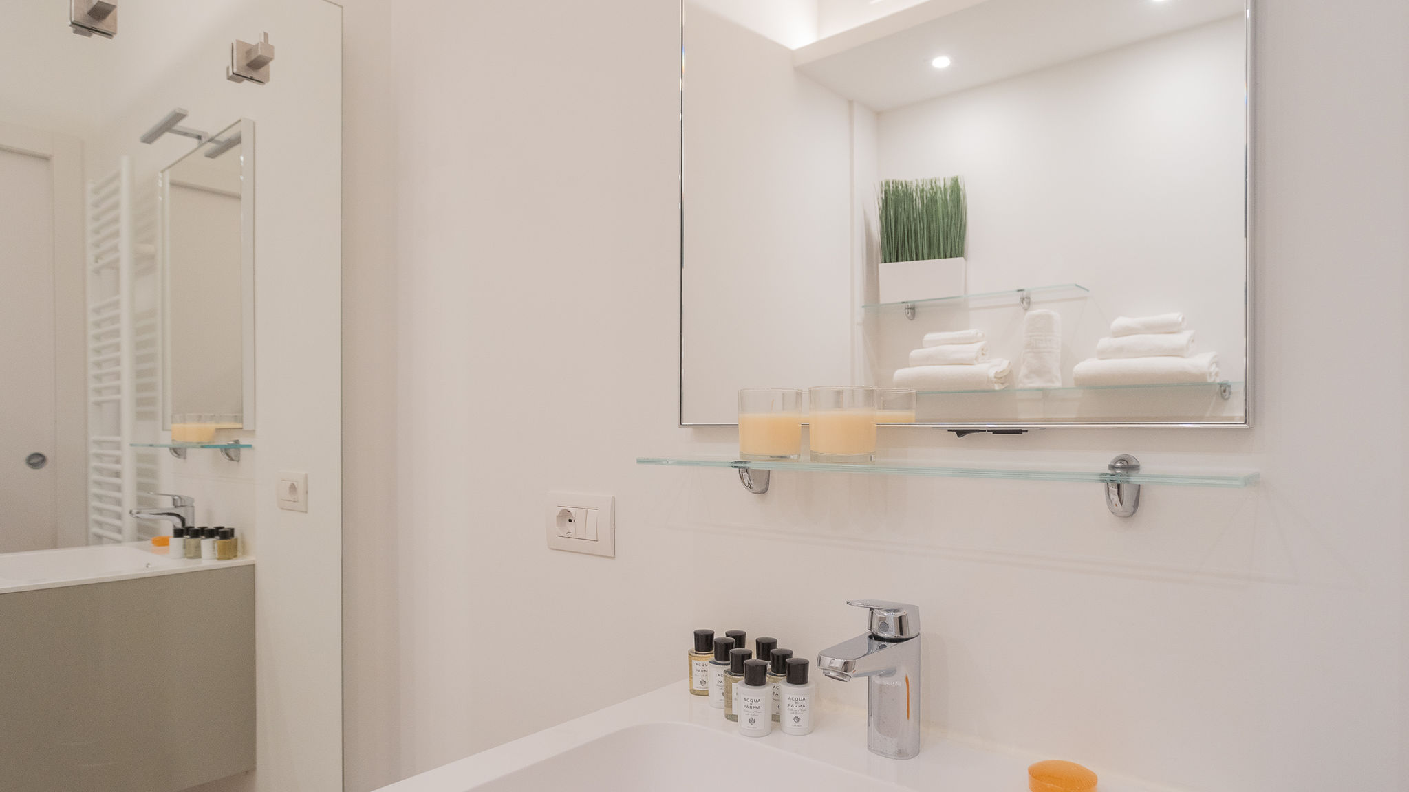 RentAllComo Vercana Valarin Roma, Luxury Apartment & Wellness 