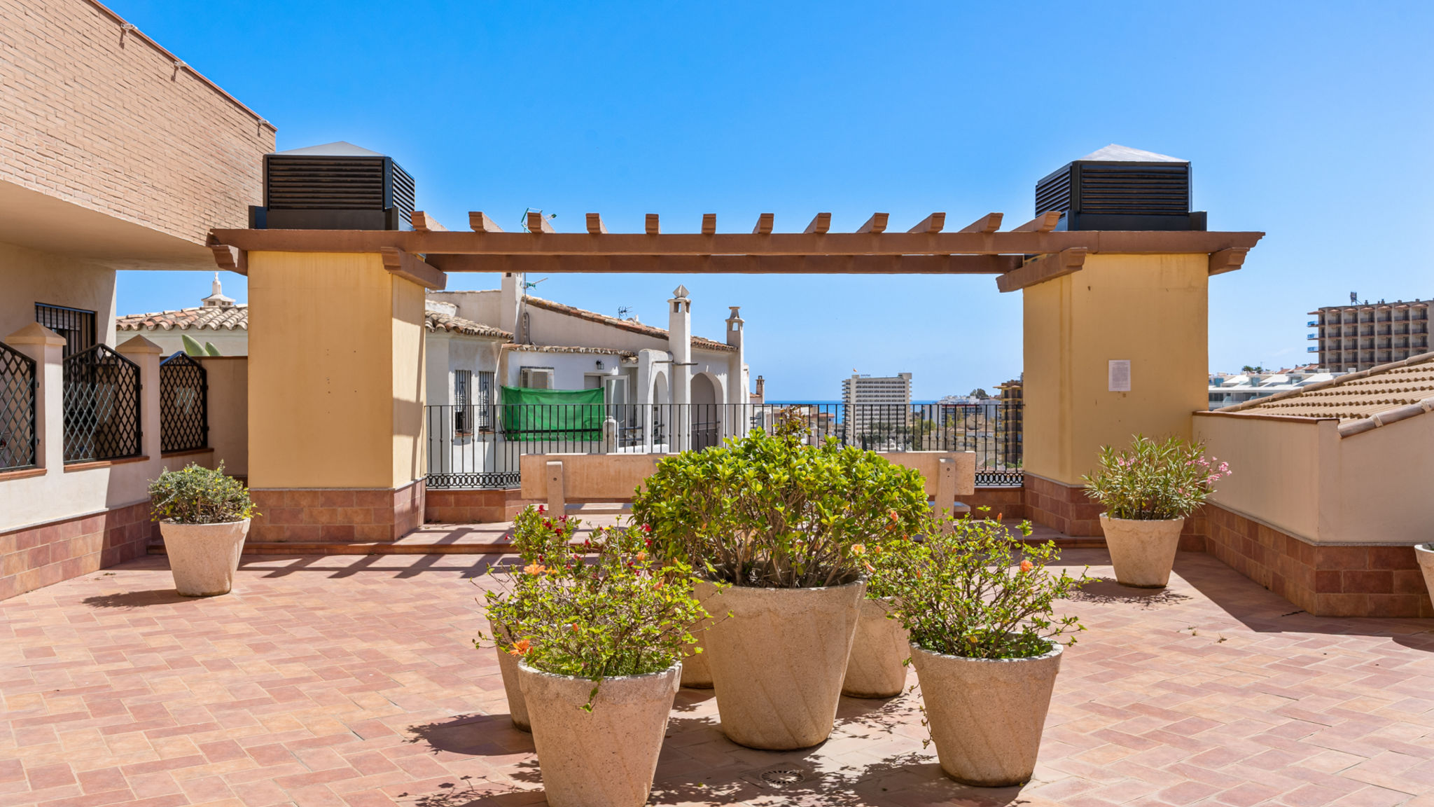 Spacious flat with pool in Benalmadena - Ref 201