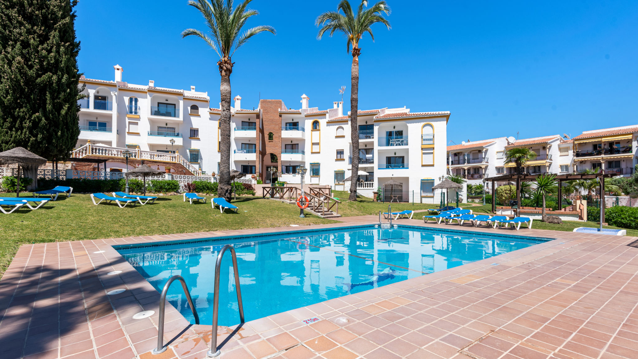 Family apt with pool by Costarentals - Ref 208