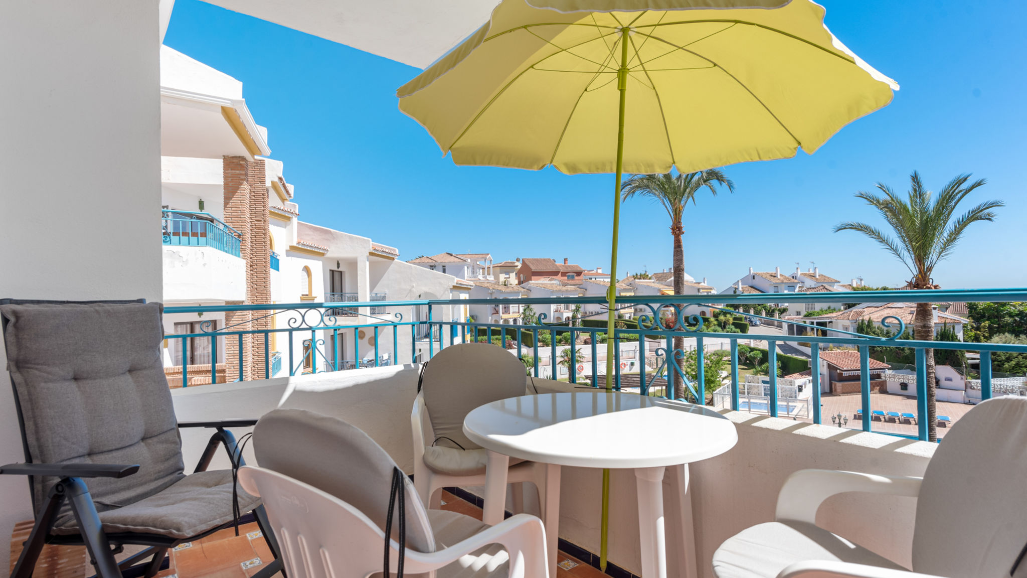 Family apt with pool by Costarentals - Ref 208