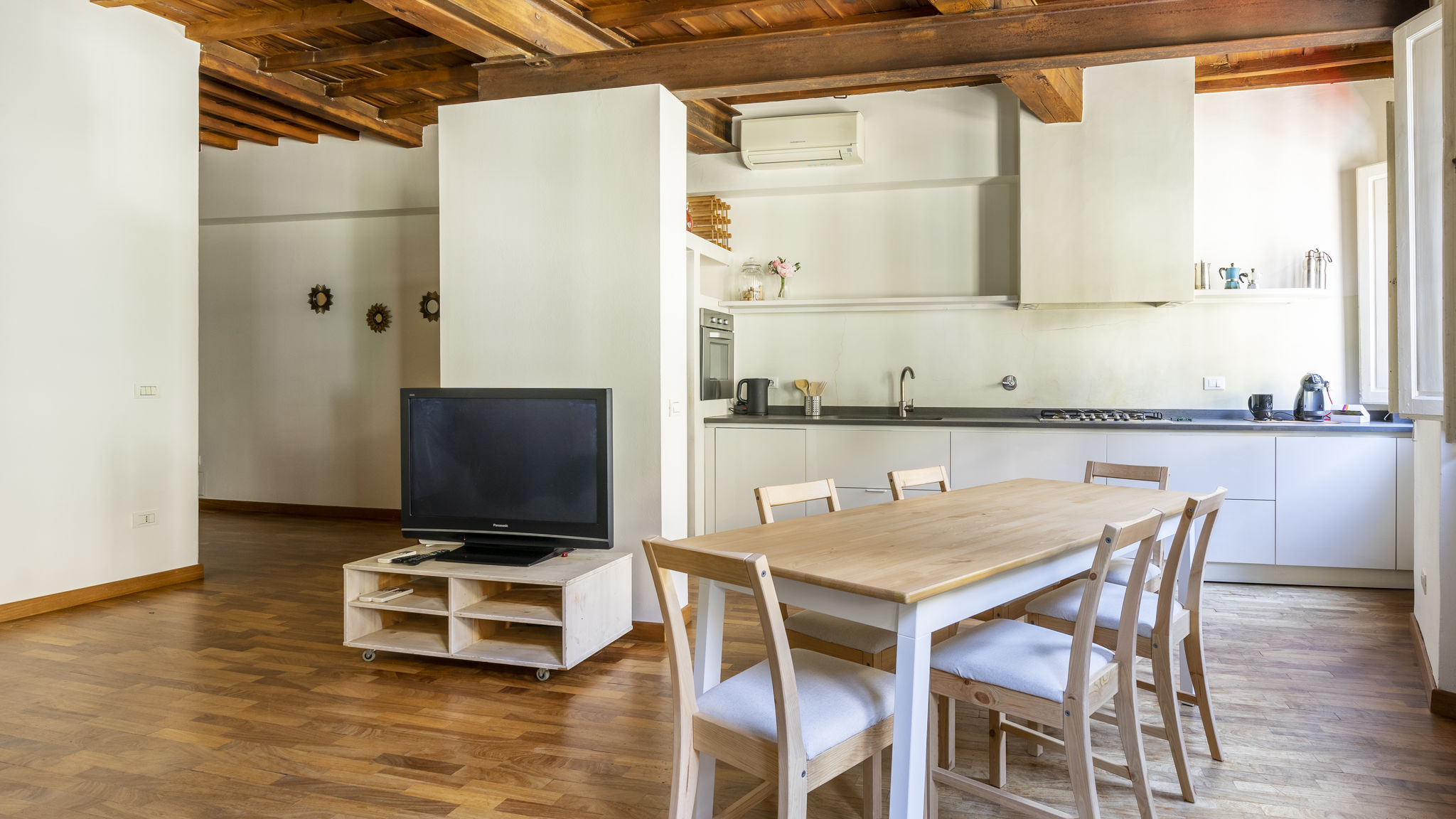 Pilastri 44 