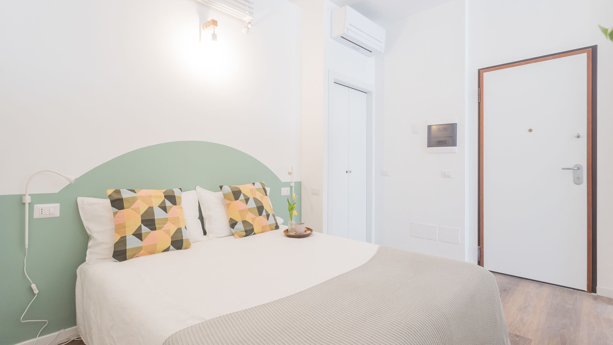 RentAllComo Como A Step from the Dome Apartment